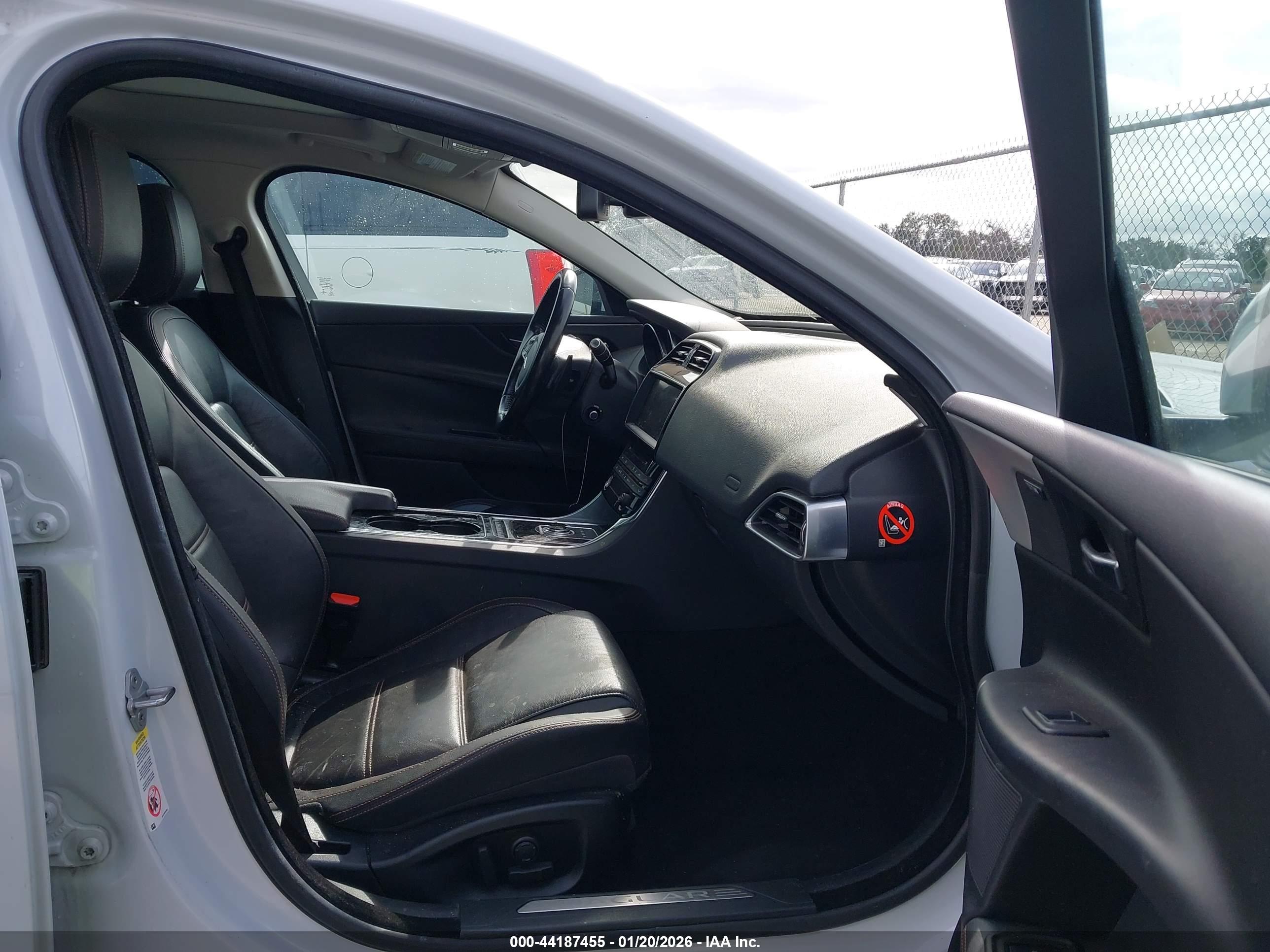 JAGUAR XE image 5