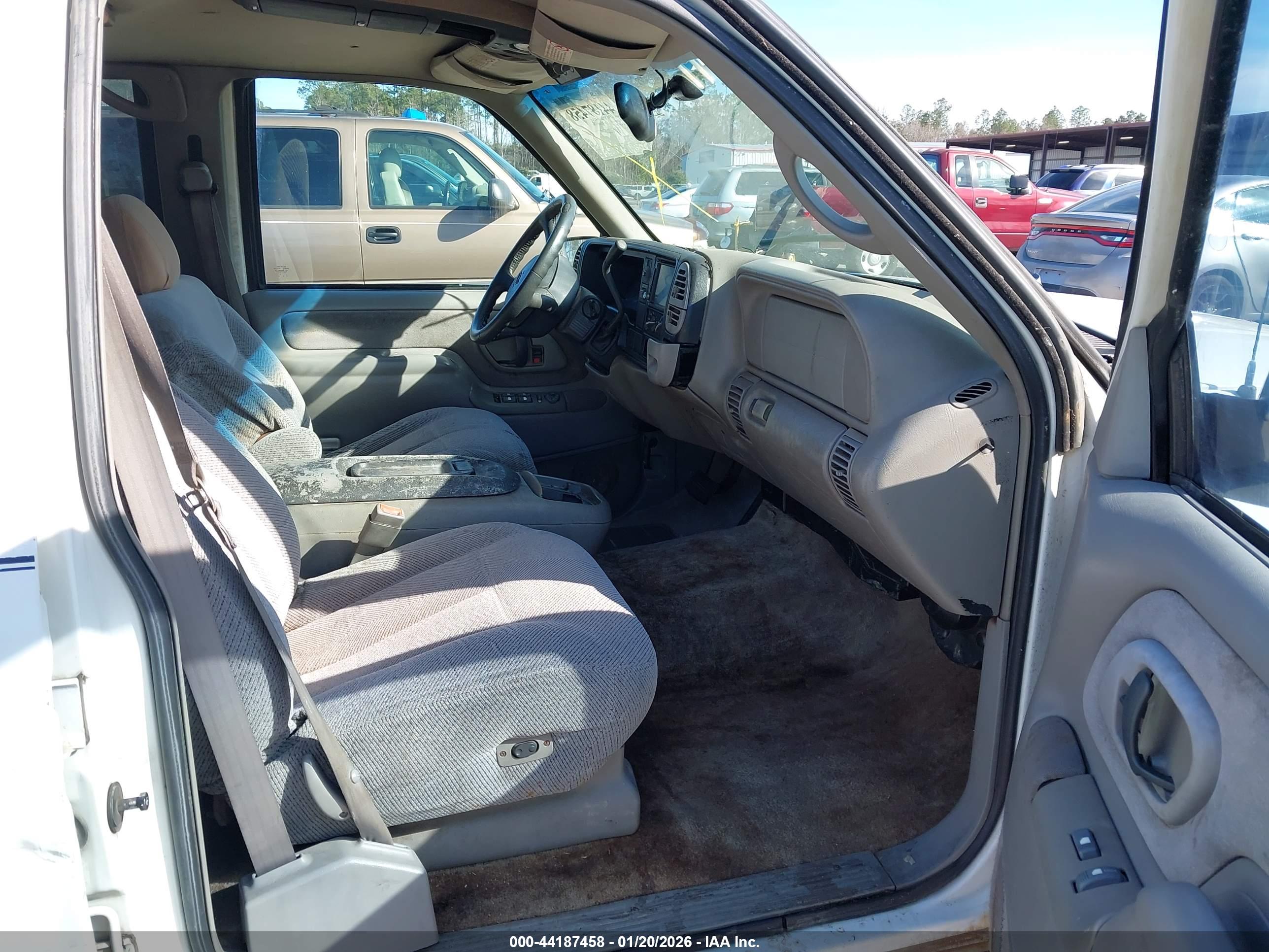 CHEVROLET SUBURBAN image 5