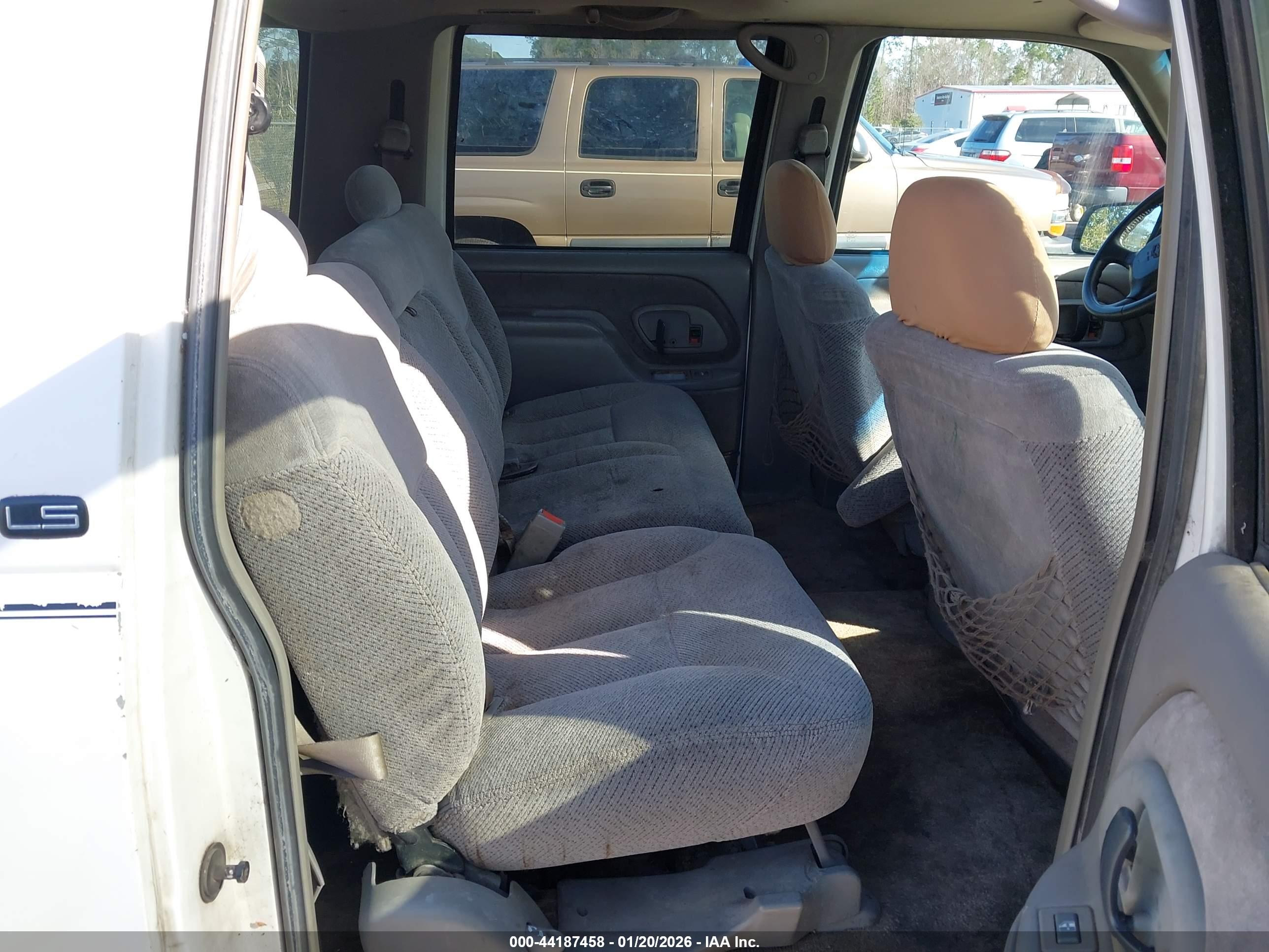 CHEVROLET SUBURBAN image 8