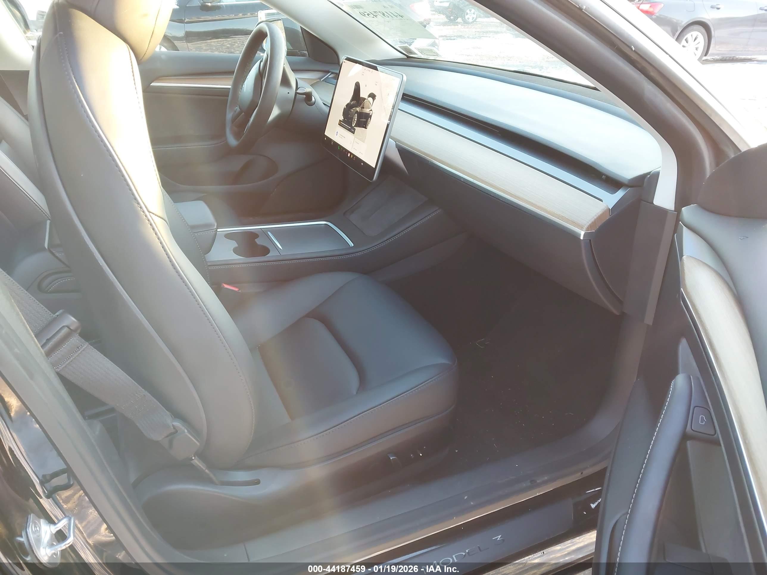 TESLA MODEL image 5