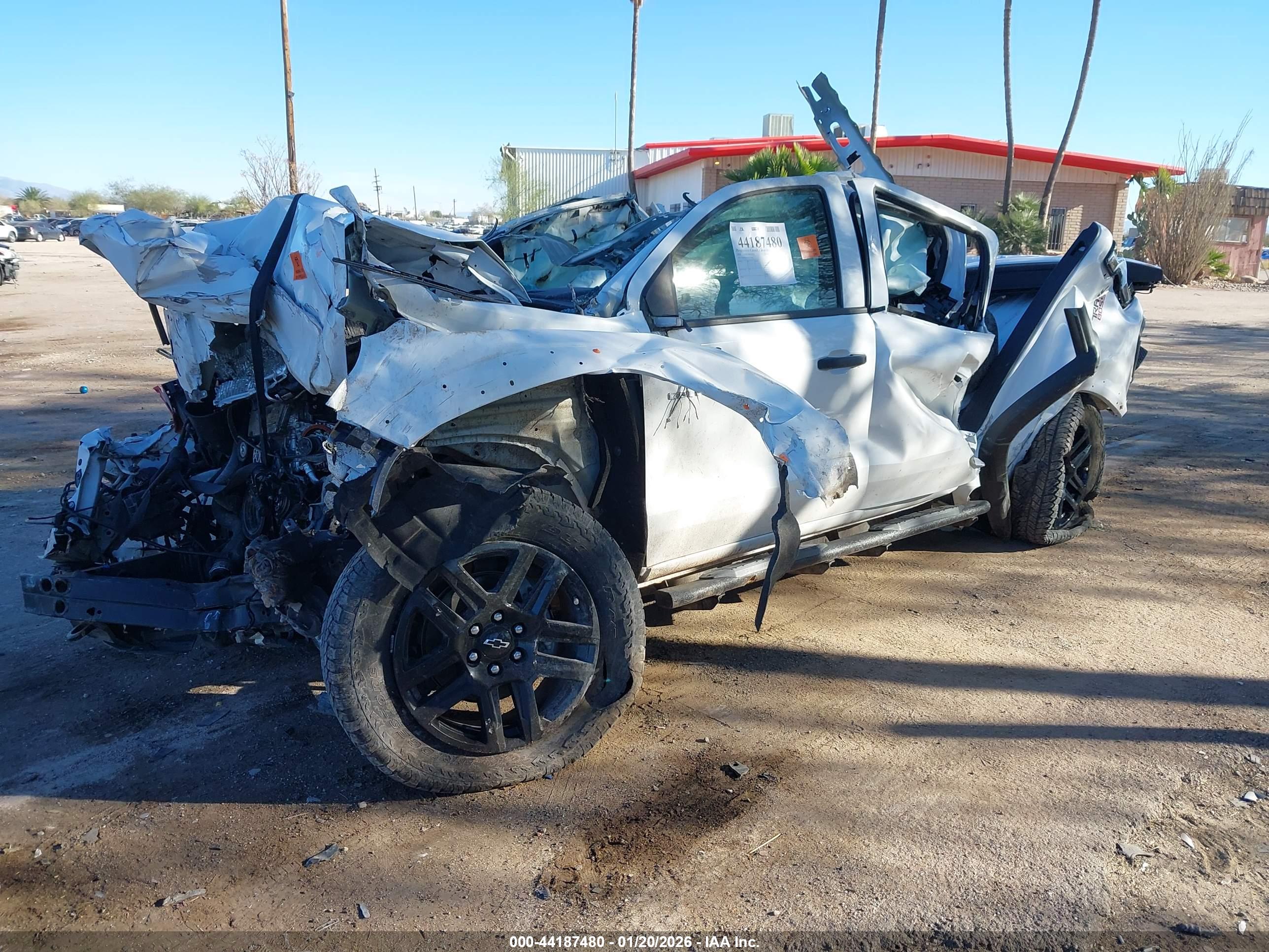 CHEVROLET COLORADO image 2