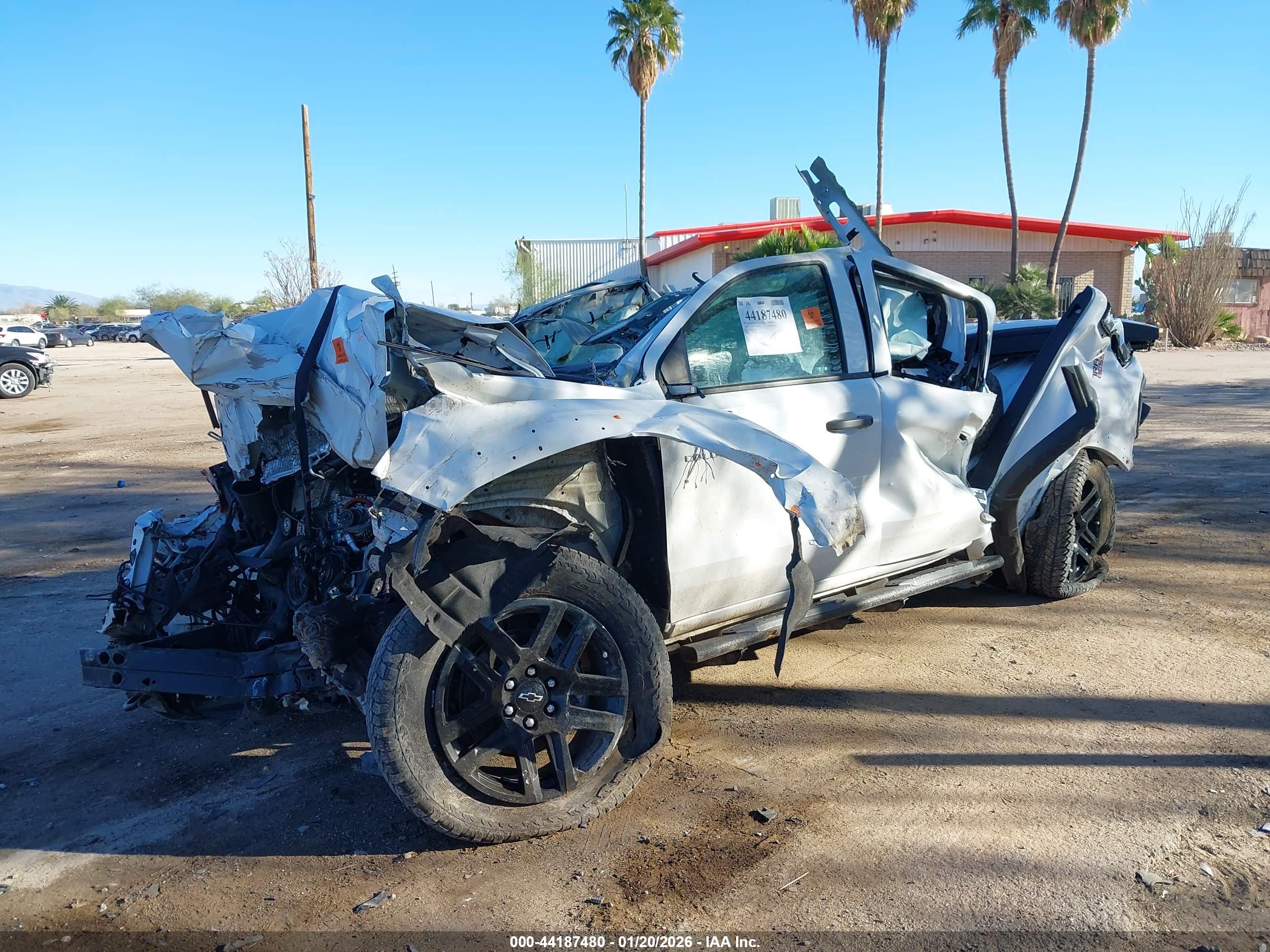 CHEVROLET COLORADO image 6