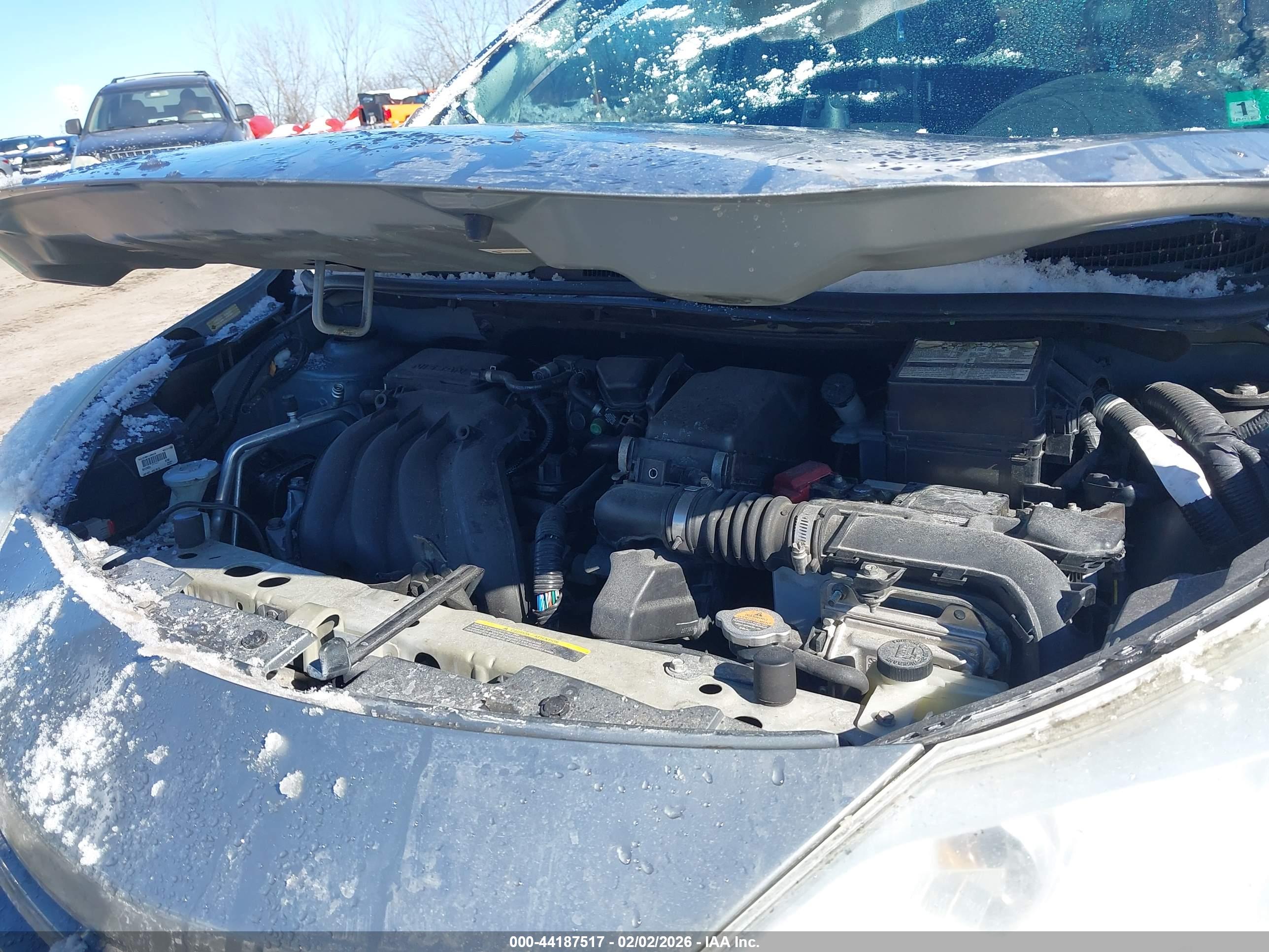 NISSAN VERSA image 10