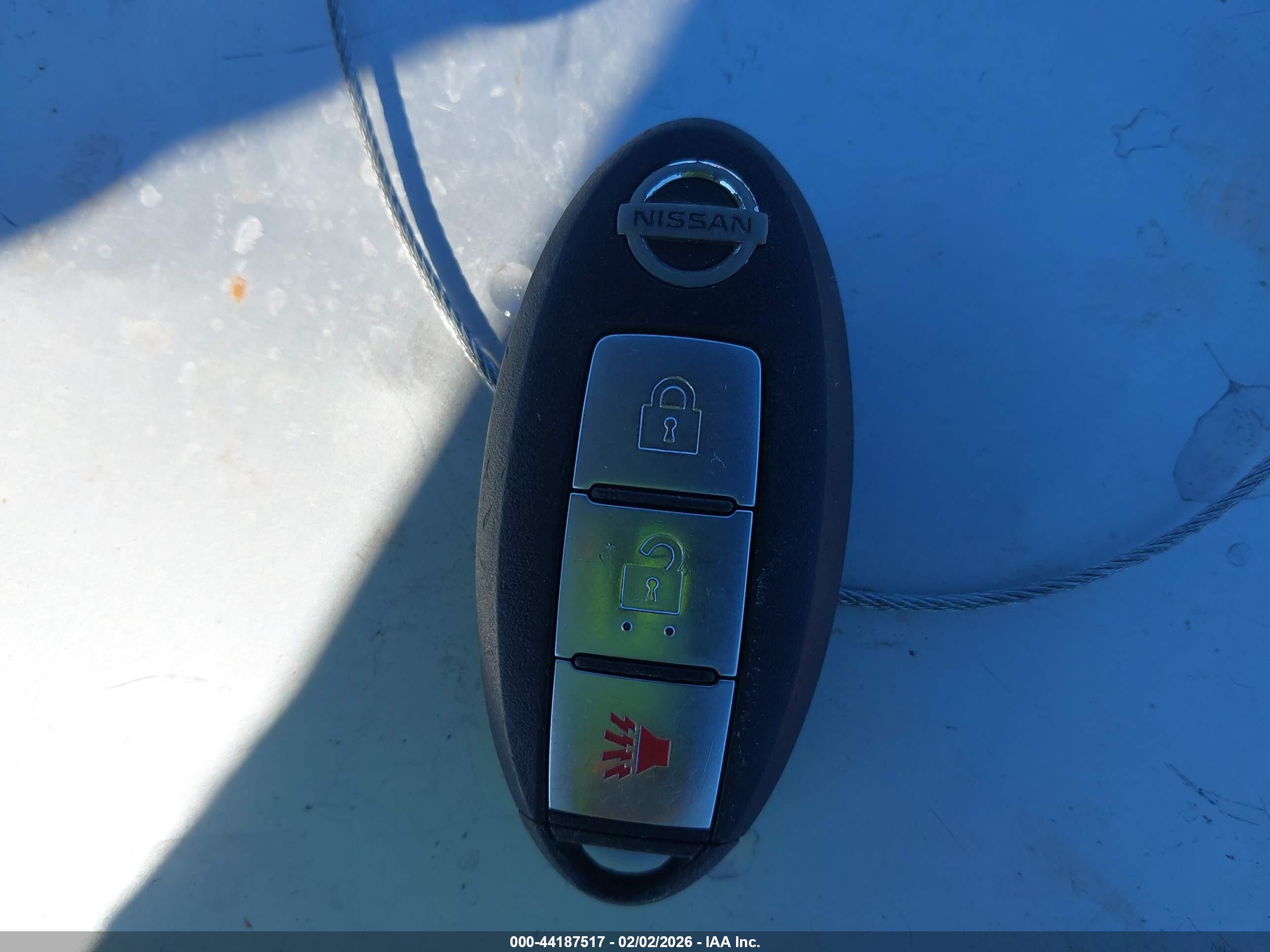 NISSAN VERSA image 11