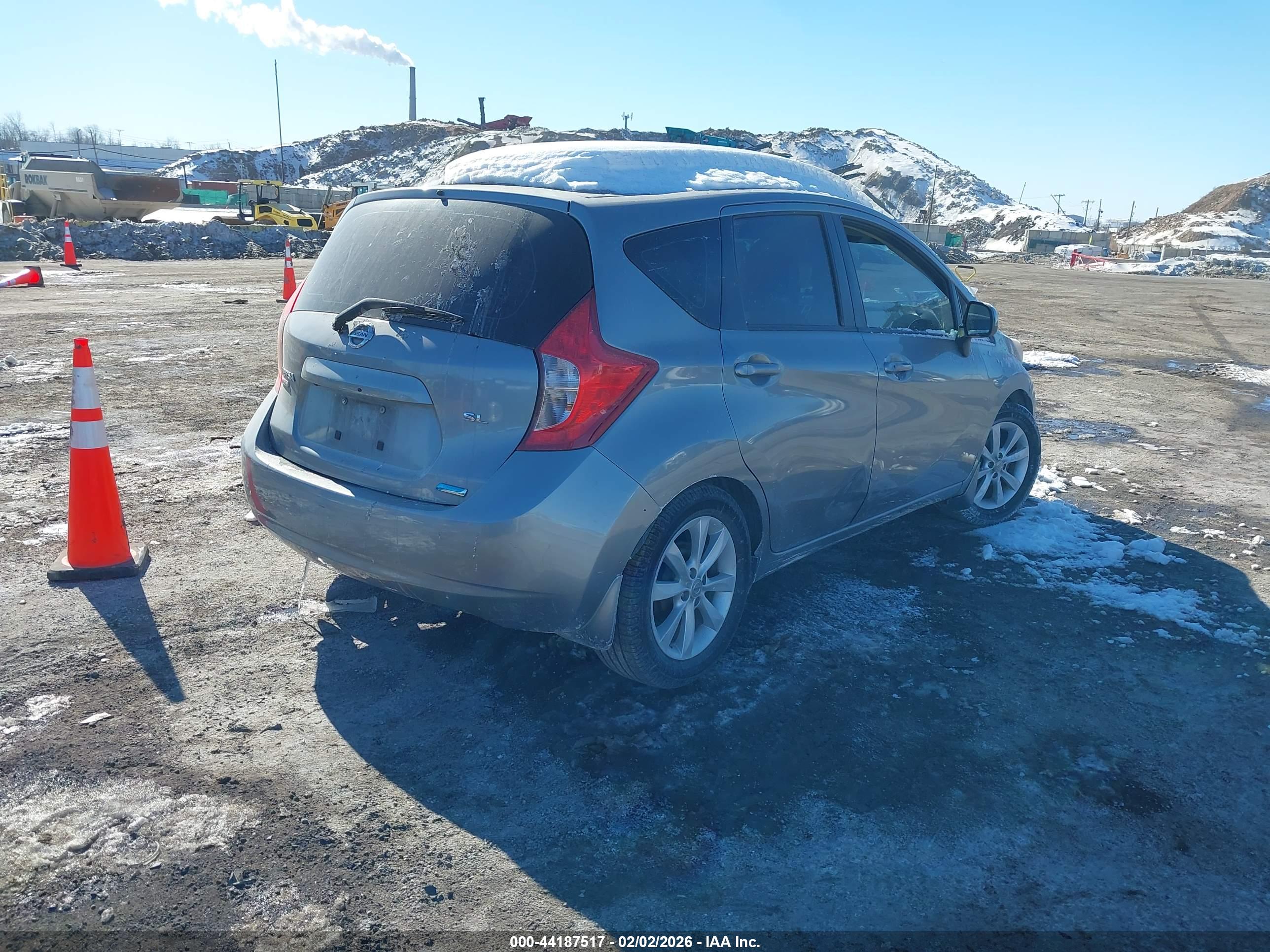 NISSAN VERSA image 4