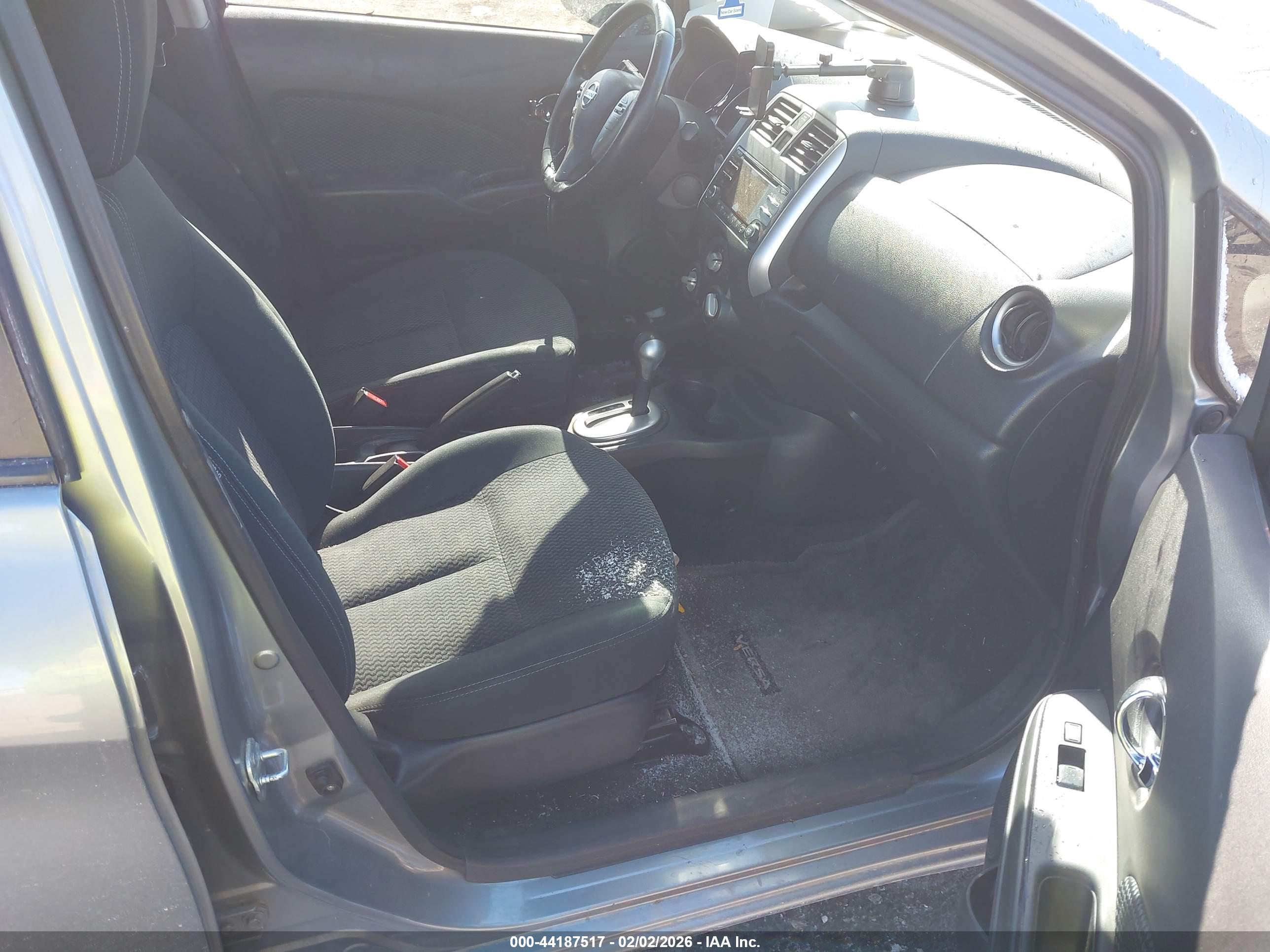 NISSAN VERSA image 5