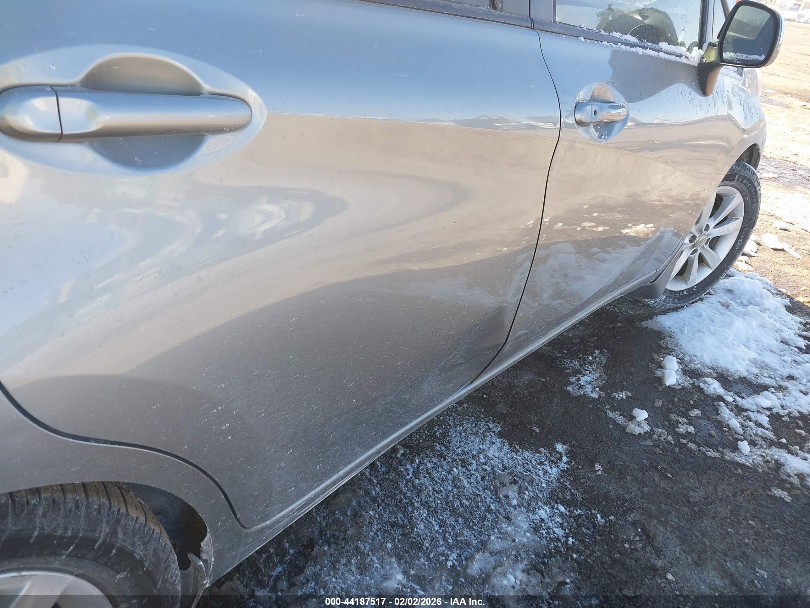 NISSAN VERSA image 6