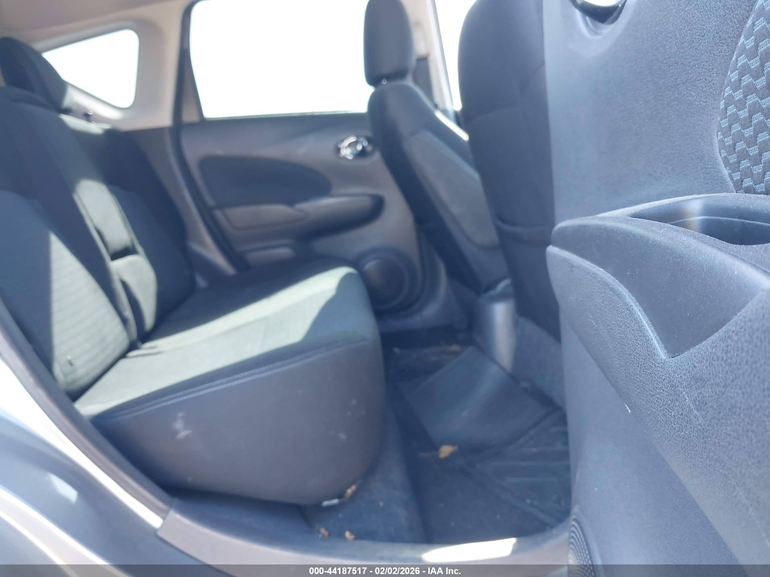 NISSAN VERSA image 8