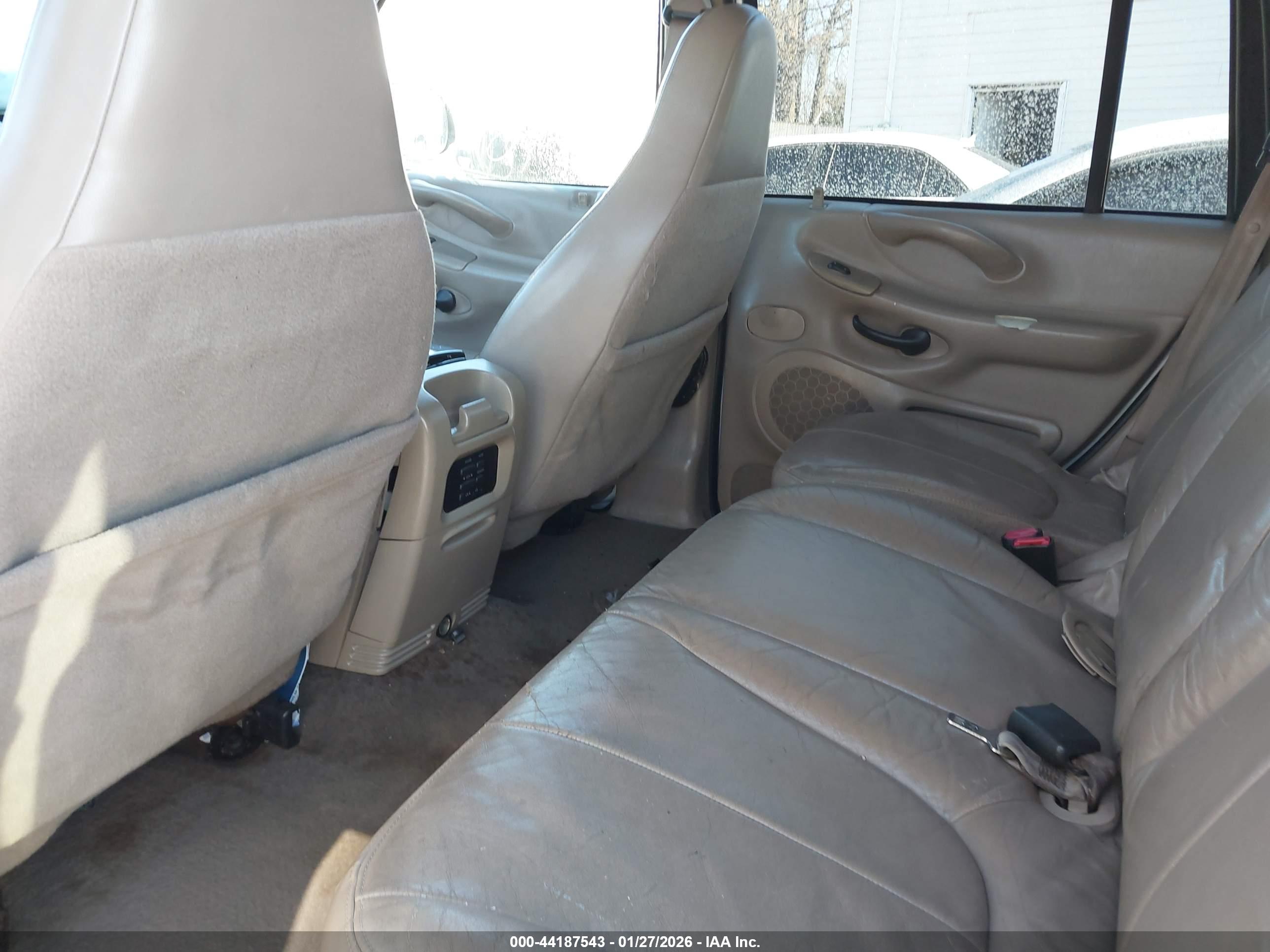 FORD EXPEDITION image 8