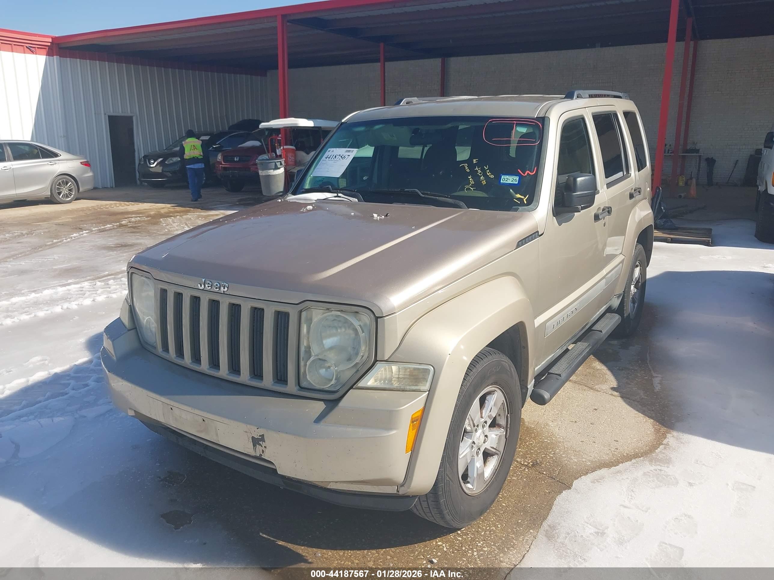 JEEP LIBERTY image 2