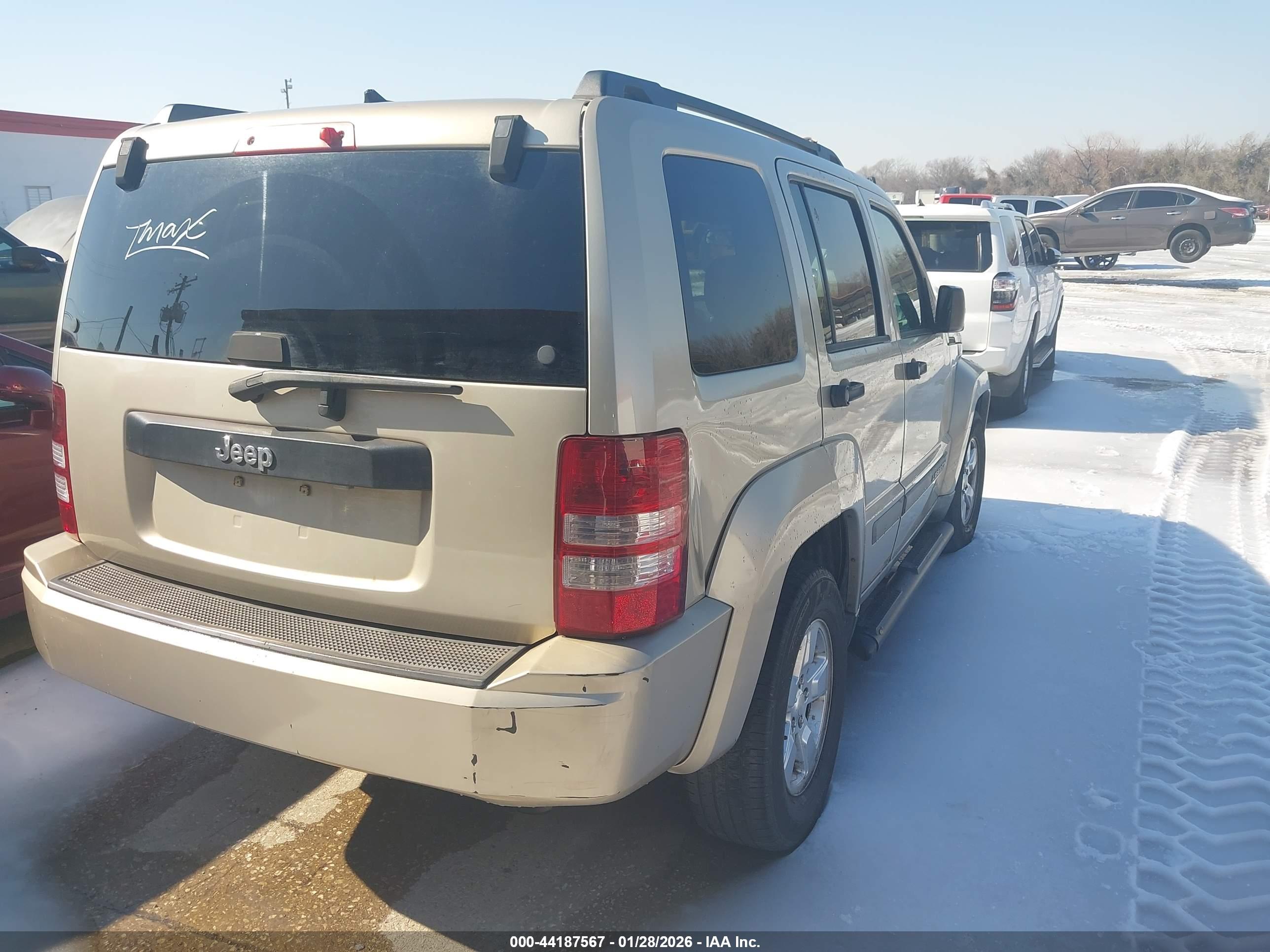 JEEP LIBERTY image 6