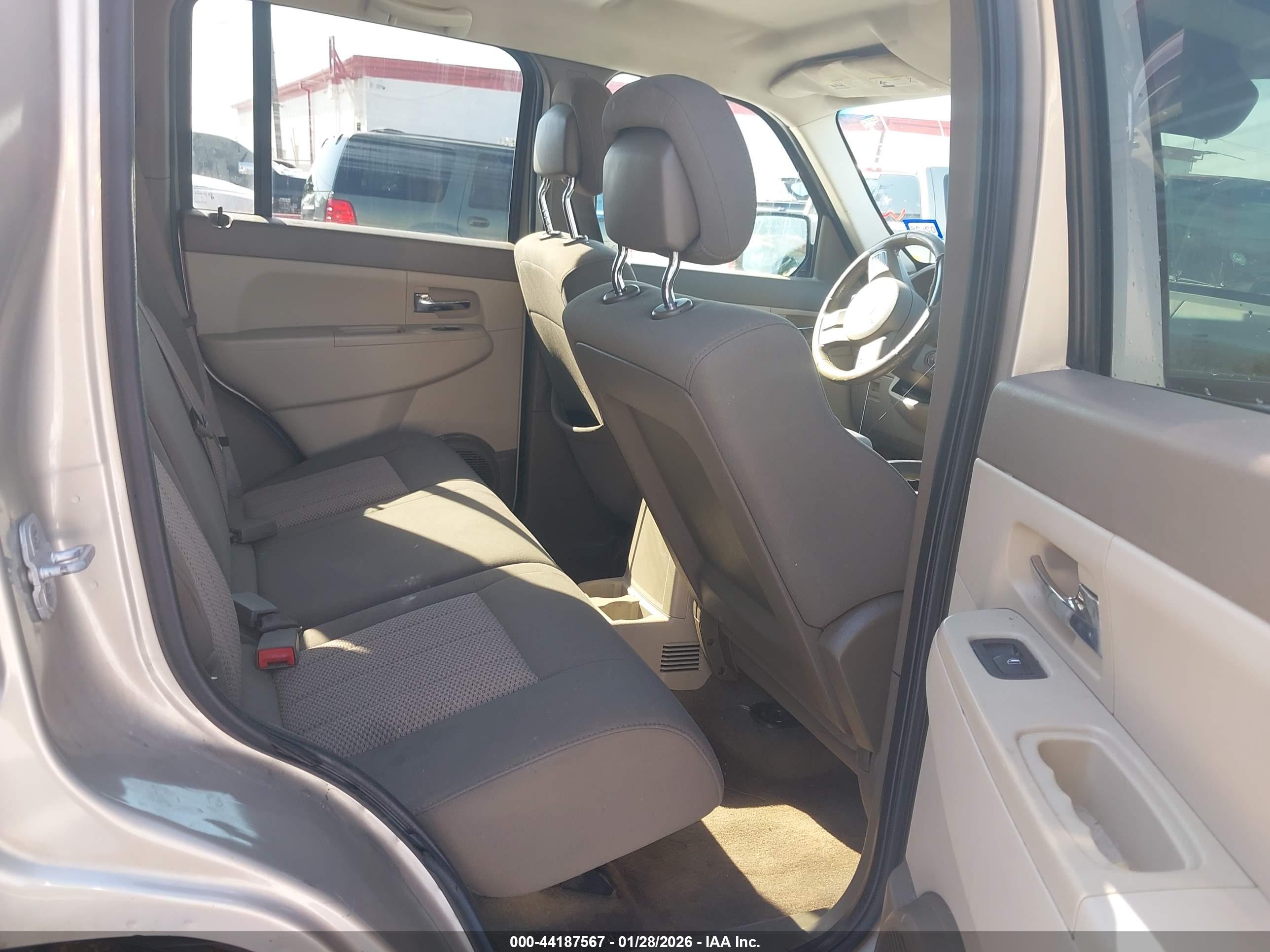 JEEP LIBERTY image 8
