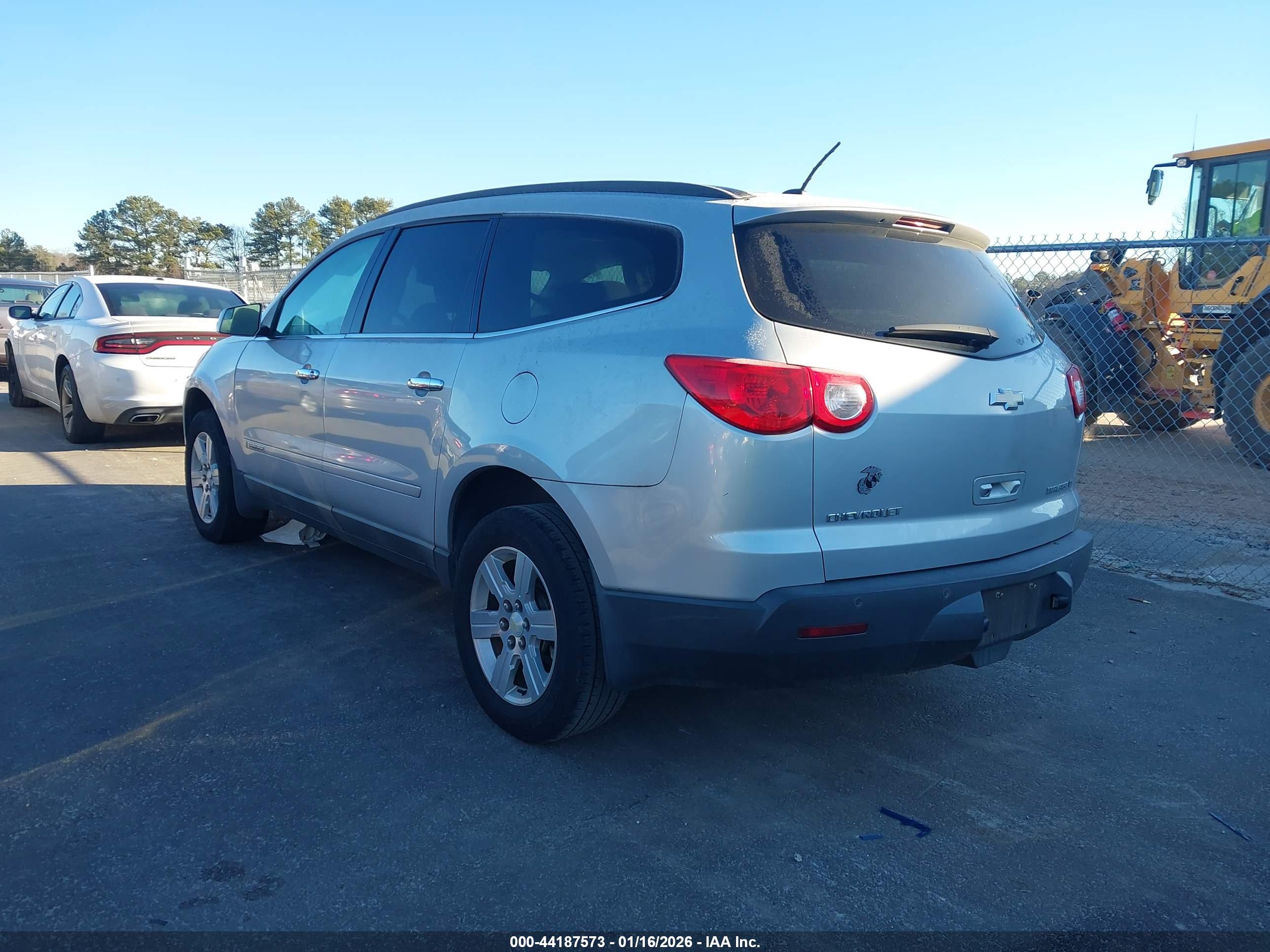 CHEVROLET TRAVERSE image 3