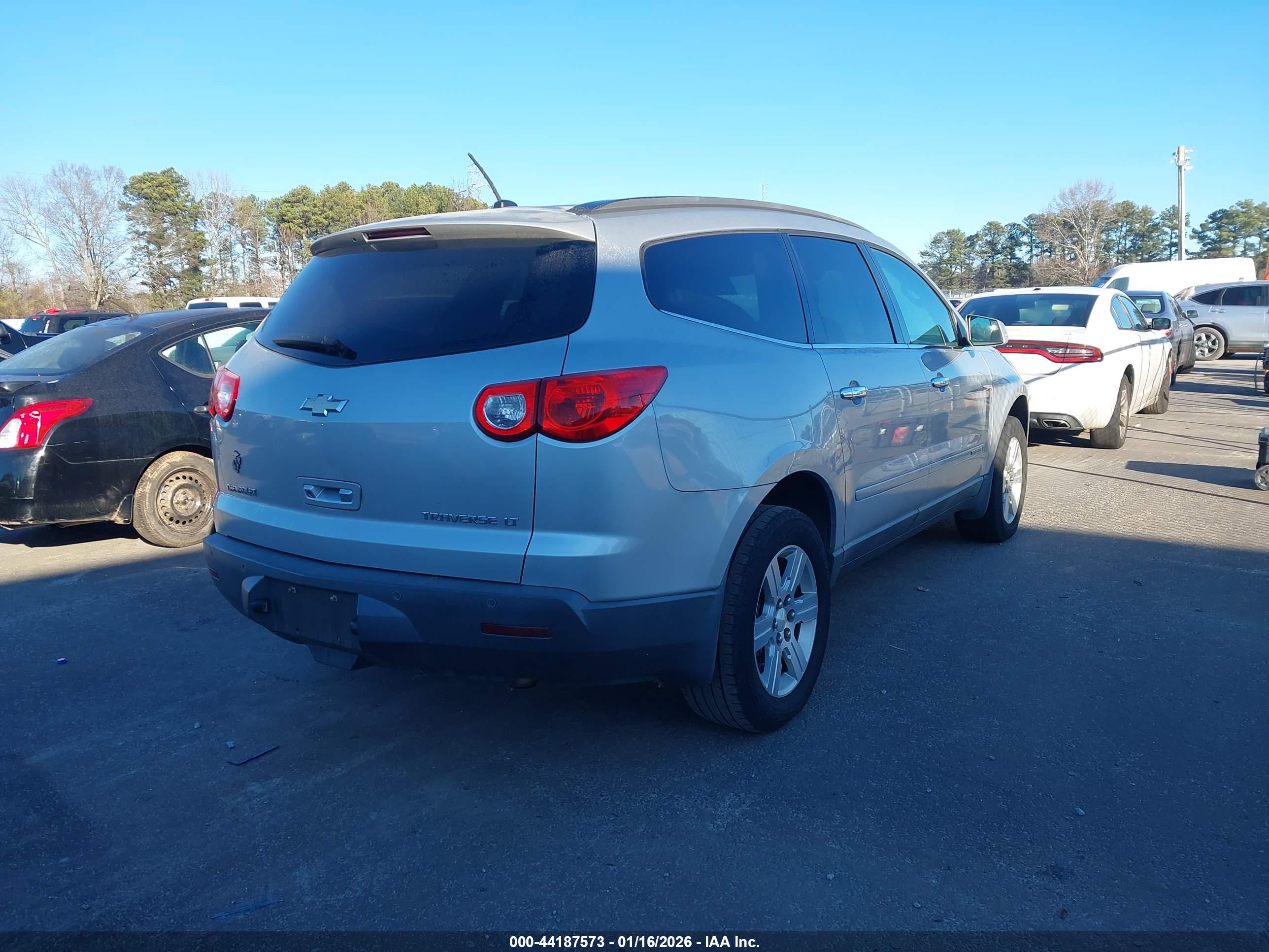 CHEVROLET TRAVERSE image 4