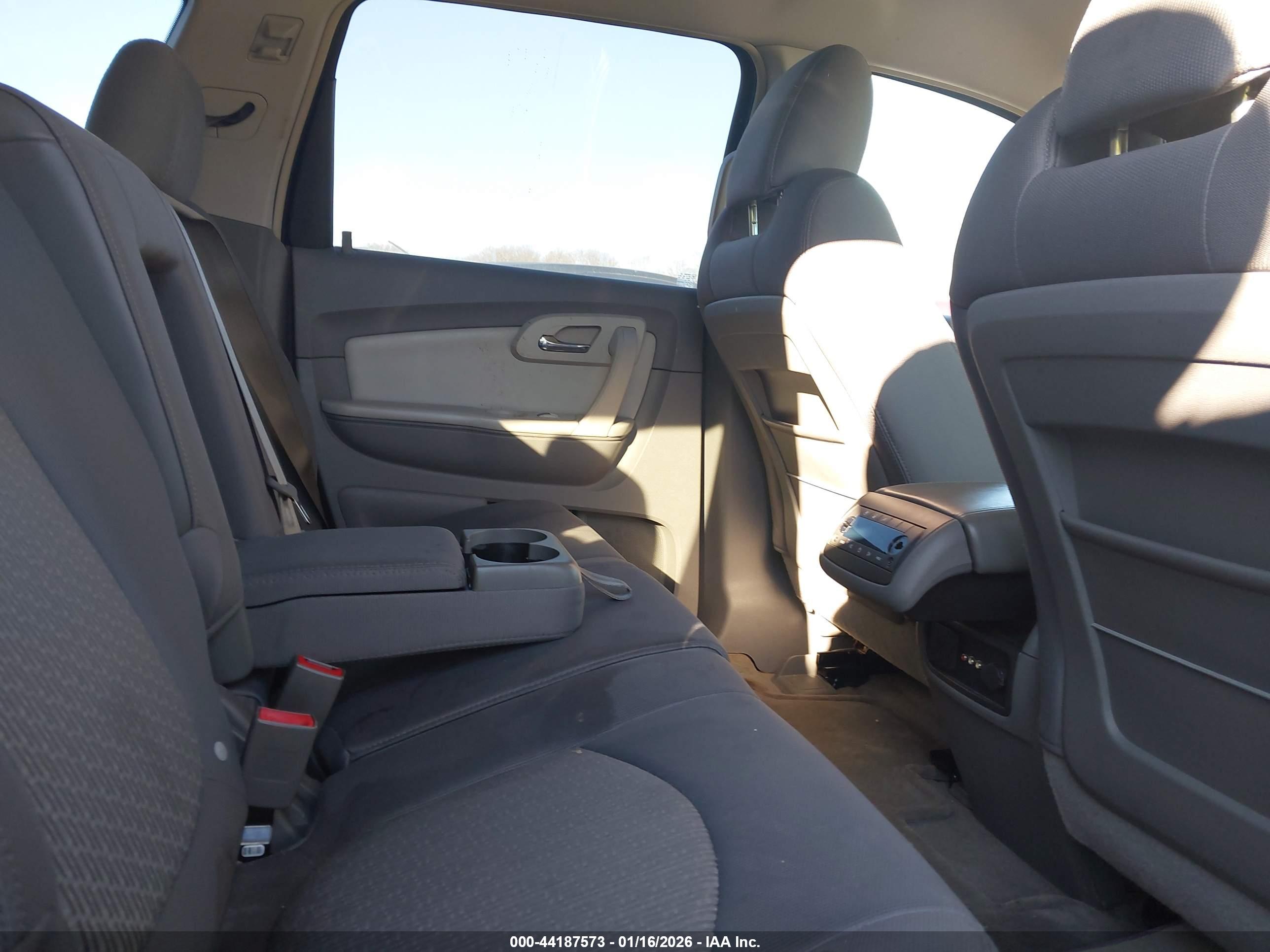 CHEVROLET TRAVERSE image 8