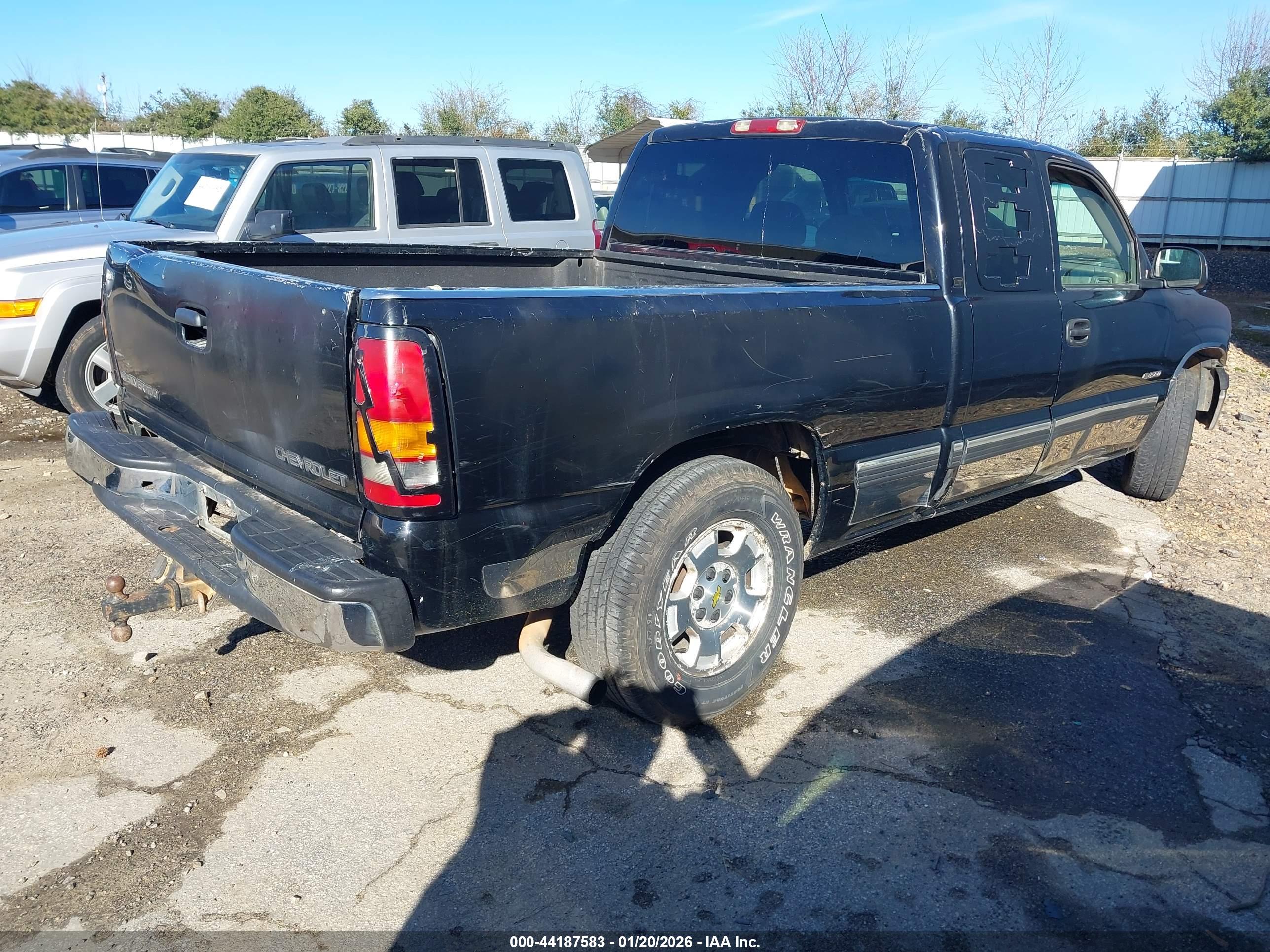 CHEVROLET SILVERADO image 4
