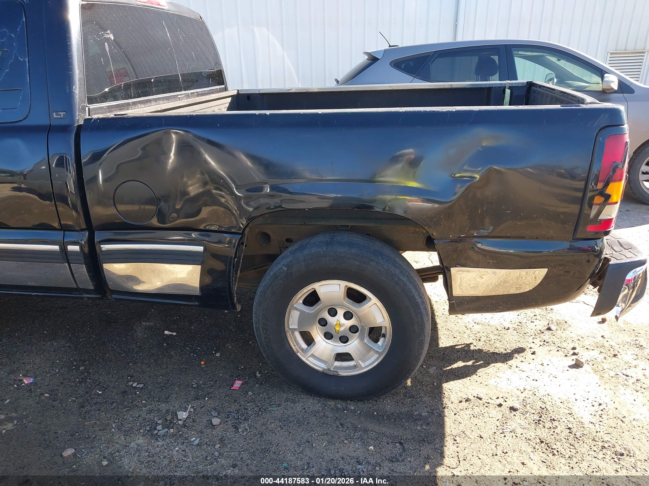 CHEVROLET SILVERADO image 6