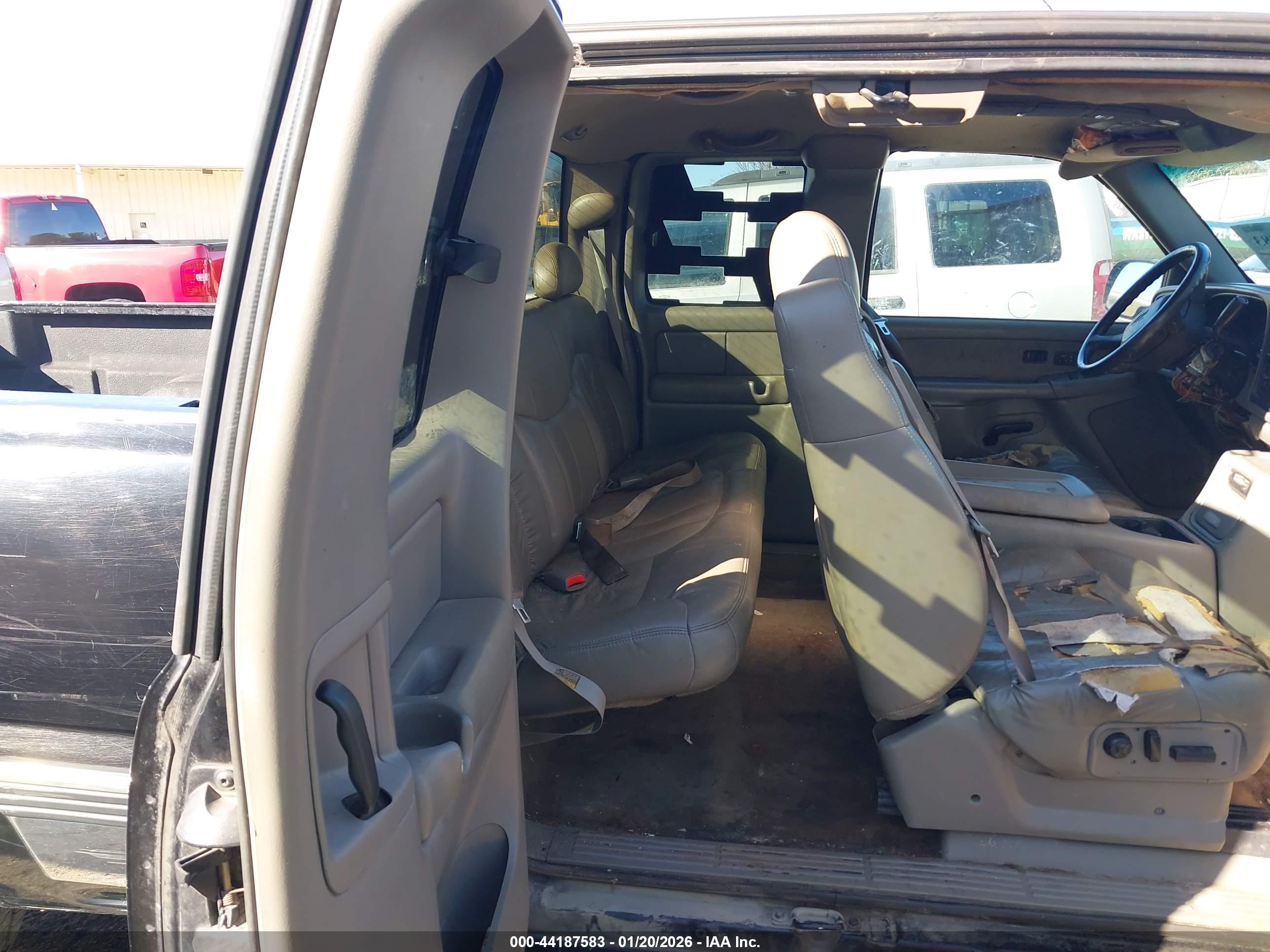 CHEVROLET SILVERADO image 8