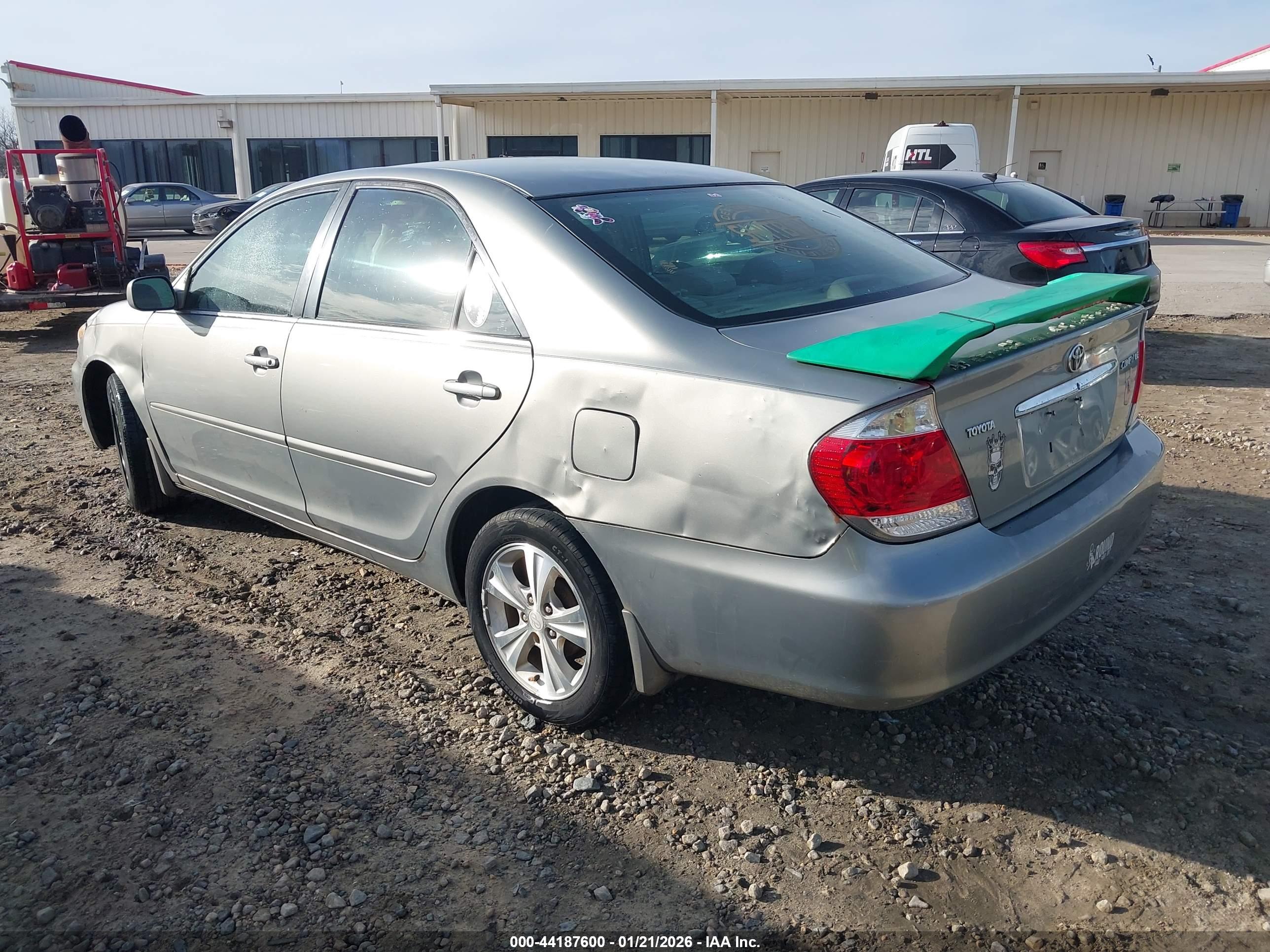 TOYOTA CAMRY image 3