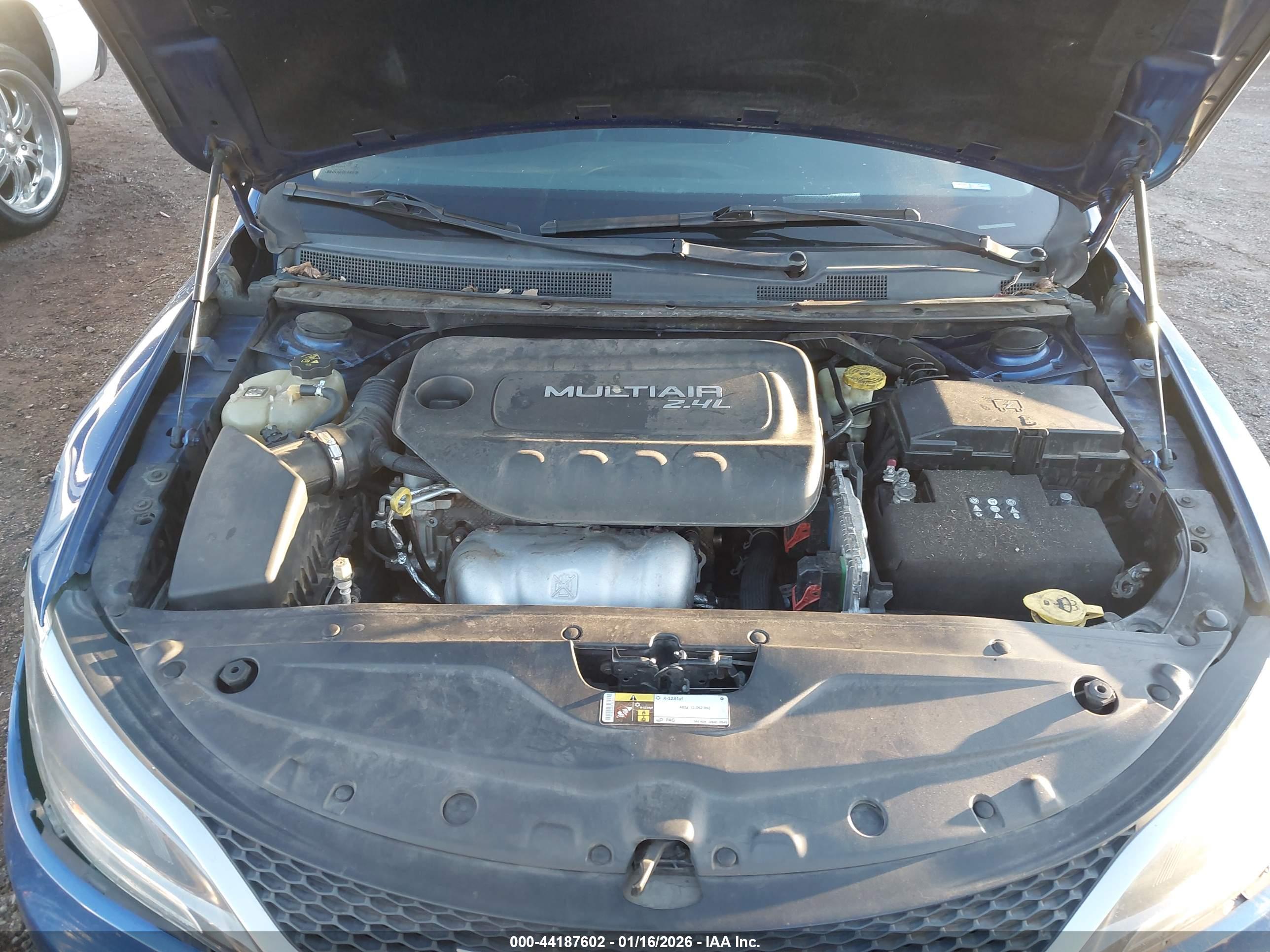 CHRYSLER 200 image 10
