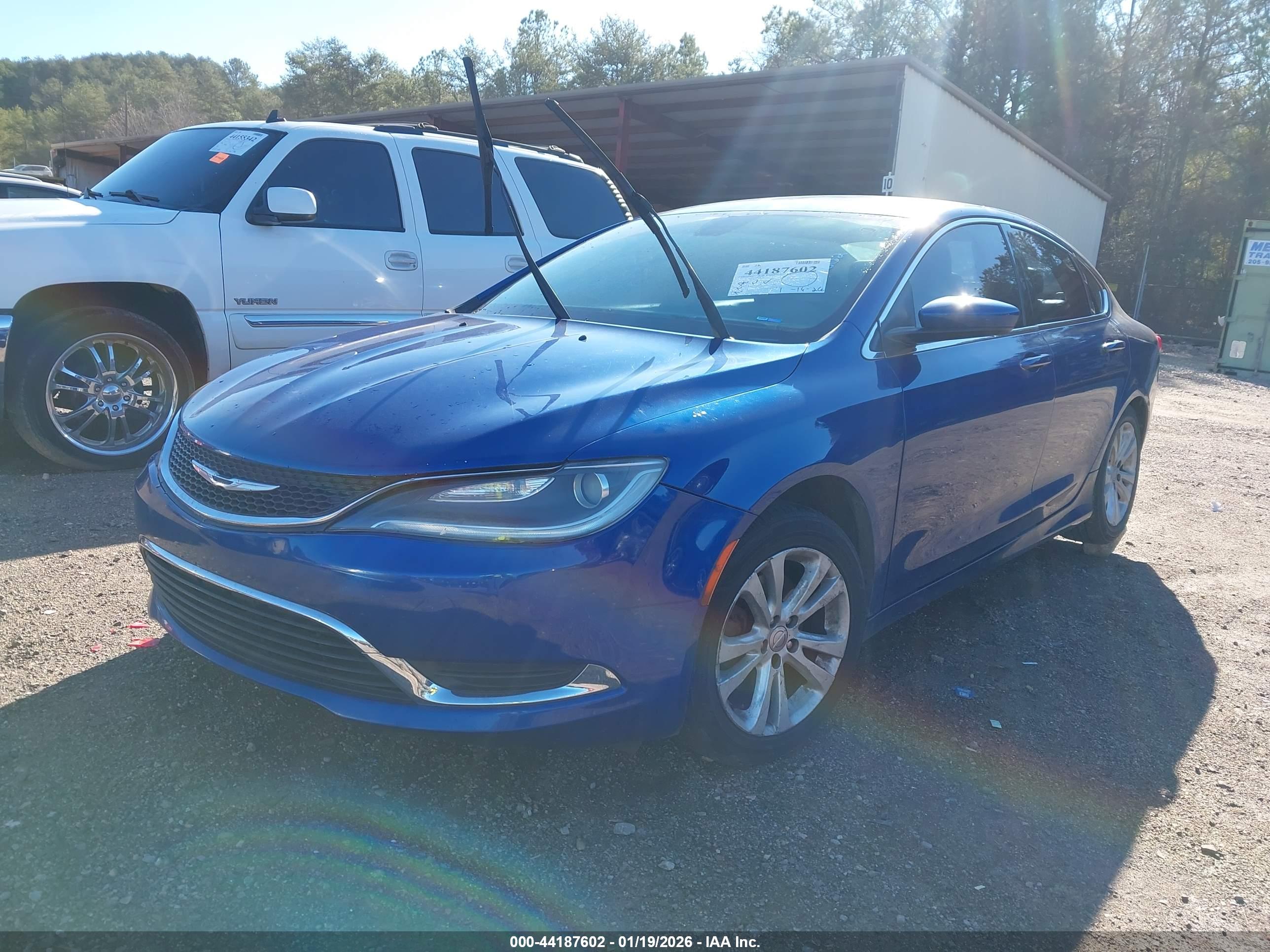CHRYSLER 200 image 2