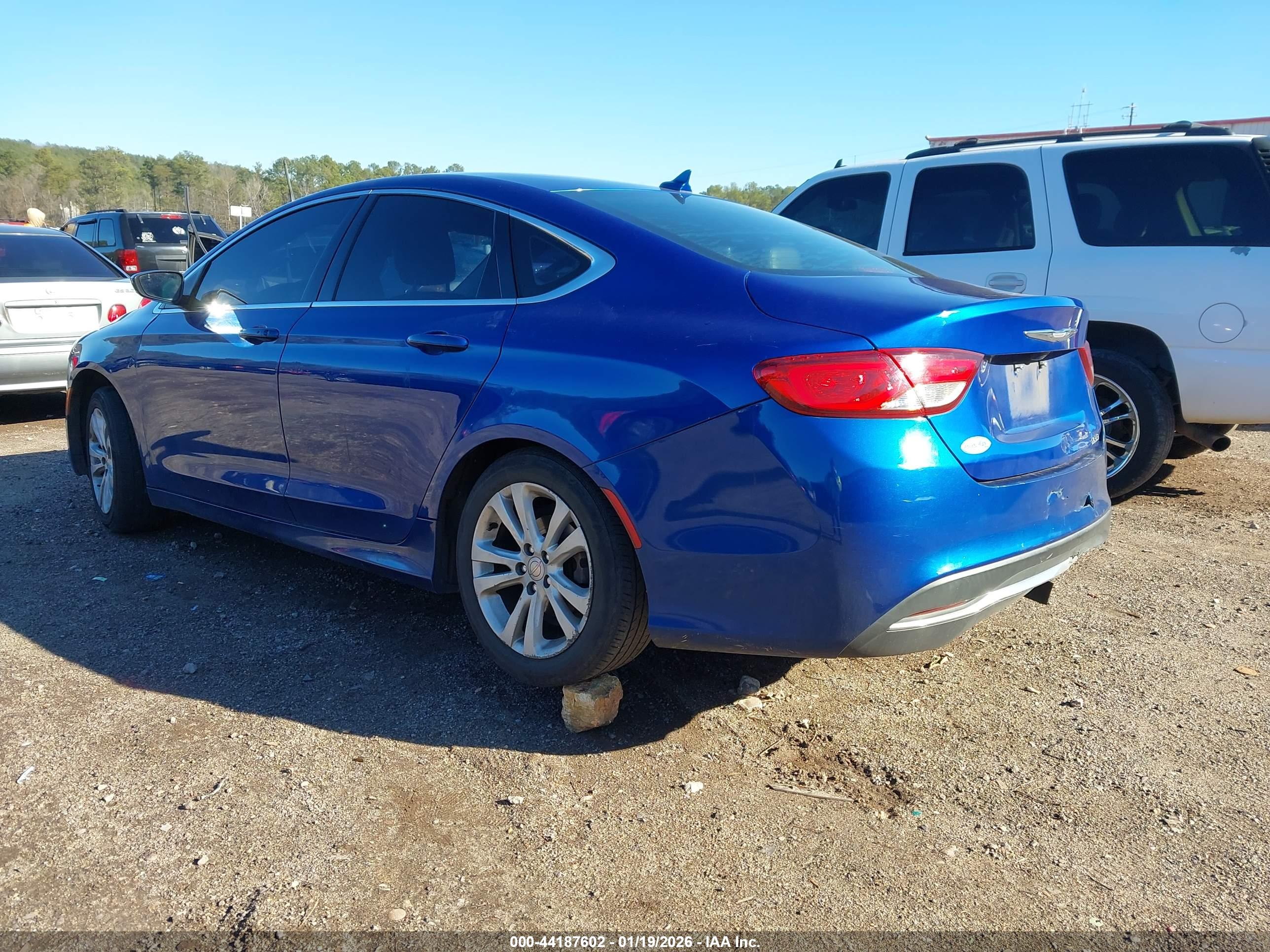 CHRYSLER 200 image 3