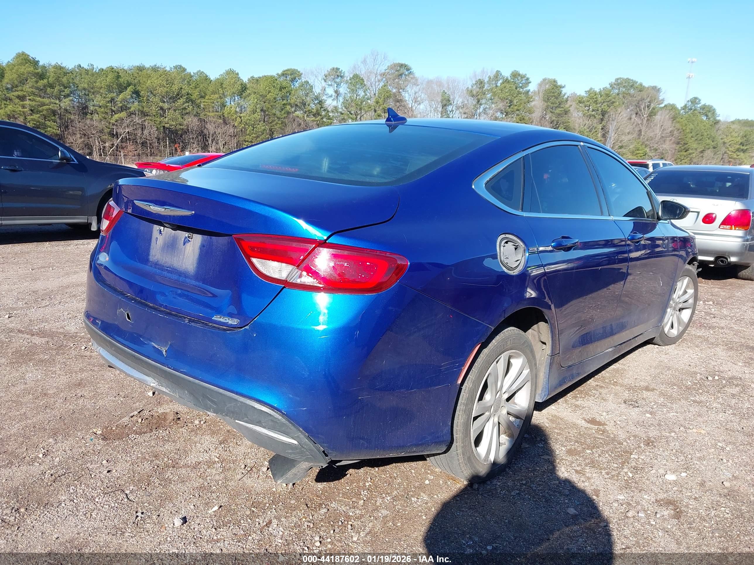 CHRYSLER 200 image 4