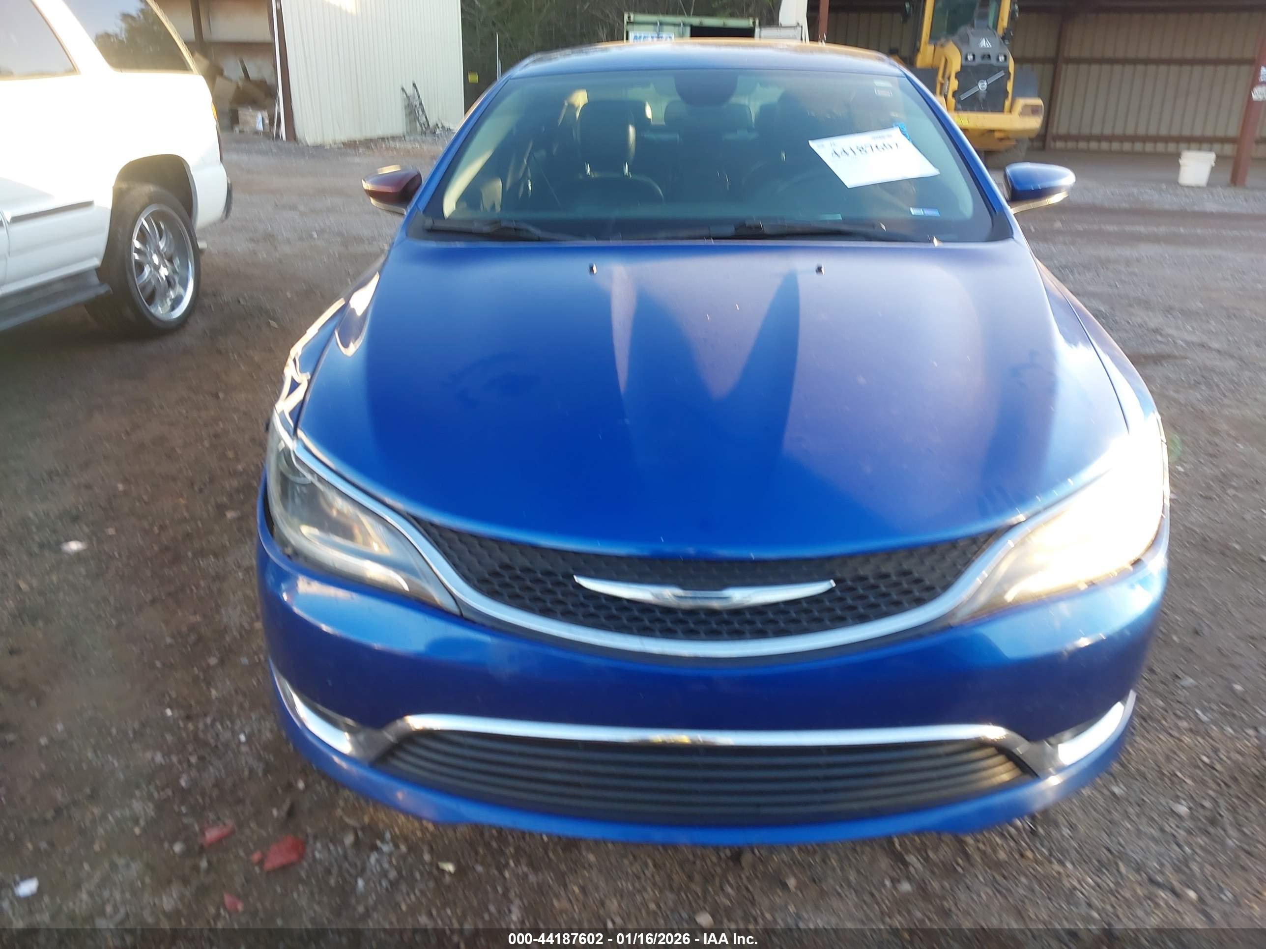 CHRYSLER 200 image 6