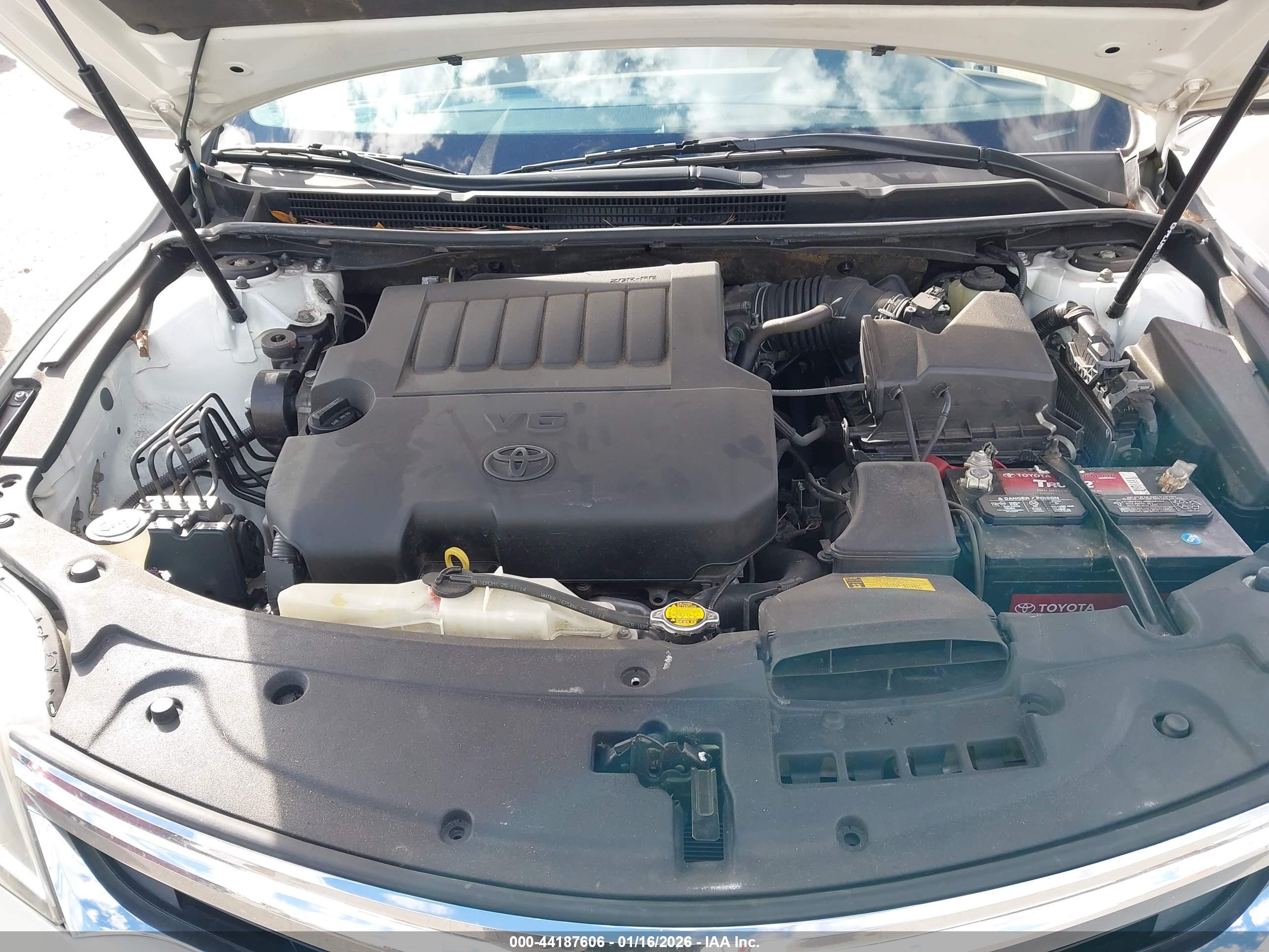 TOYOTA AVALON image 10