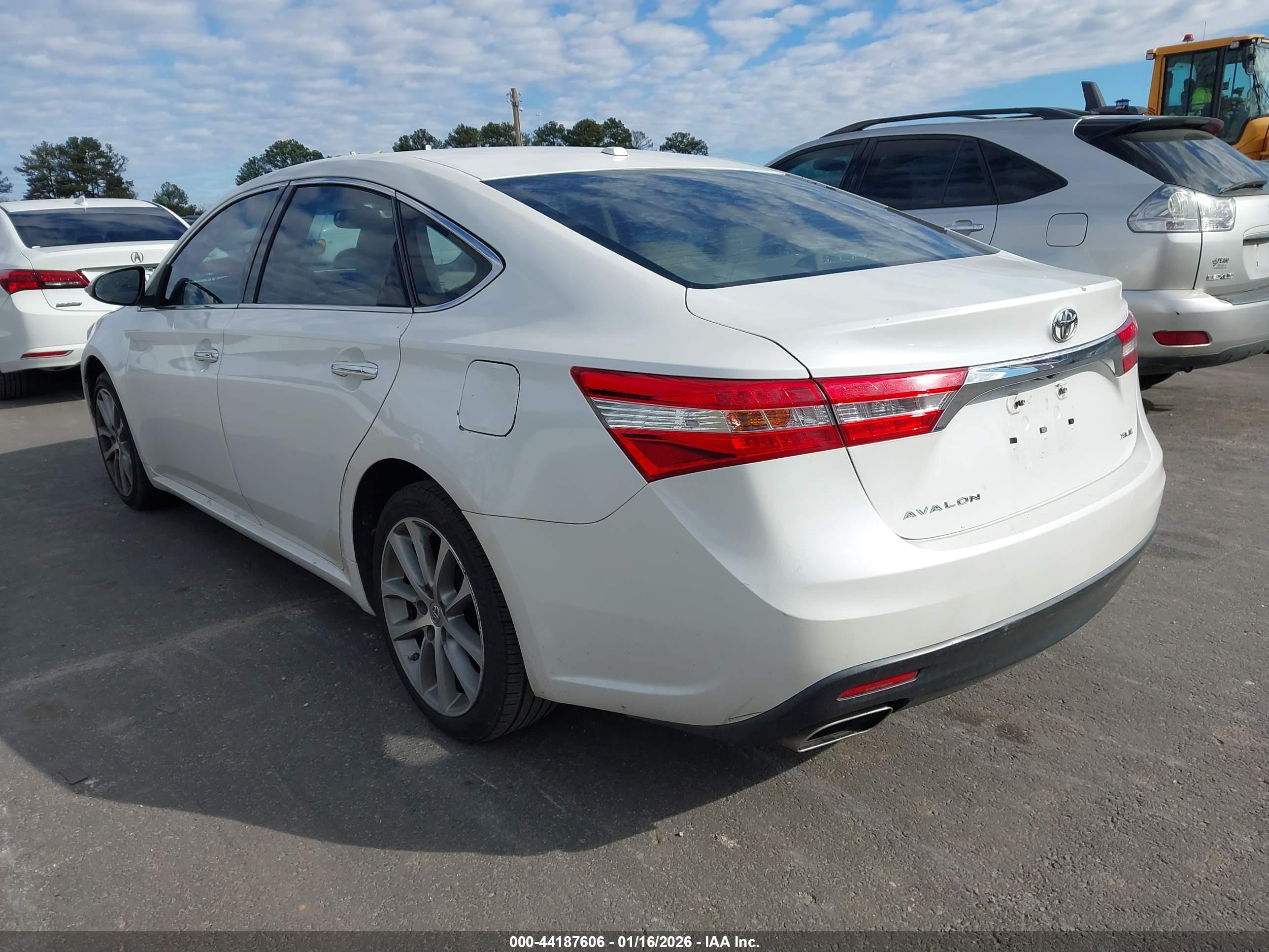 TOYOTA AVALON image 3