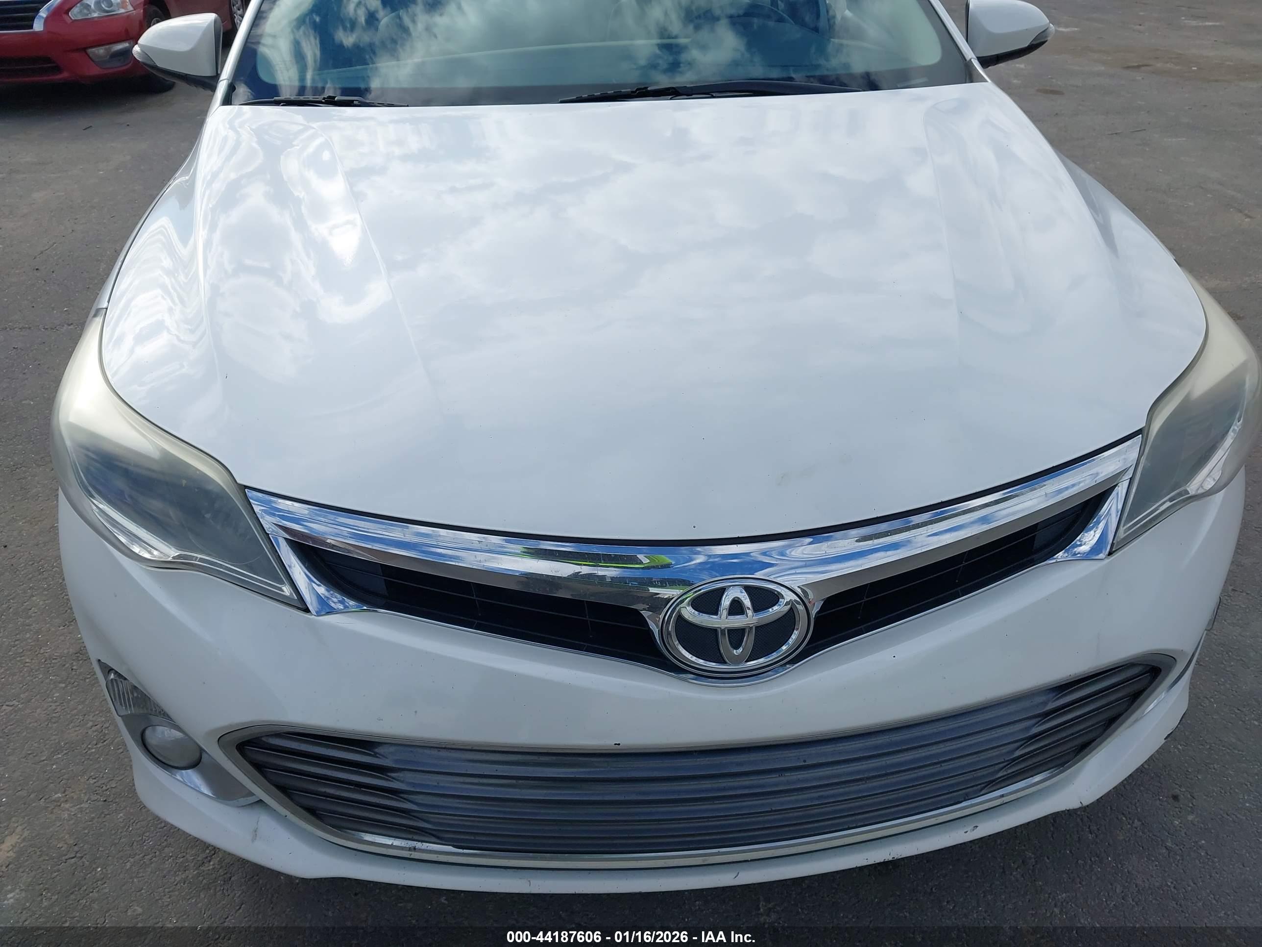 TOYOTA AVALON image 6