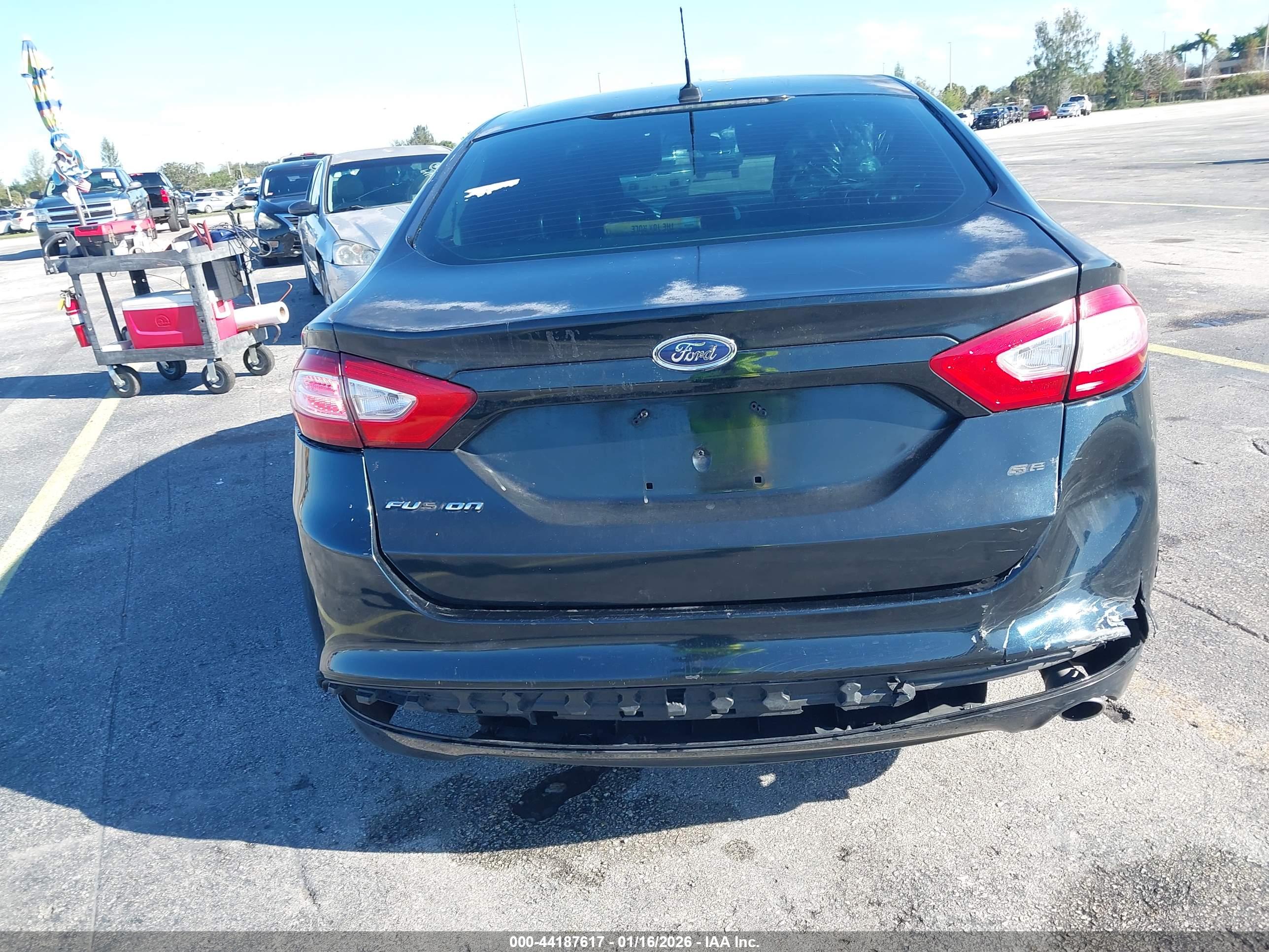 FORD FUSION image 6
