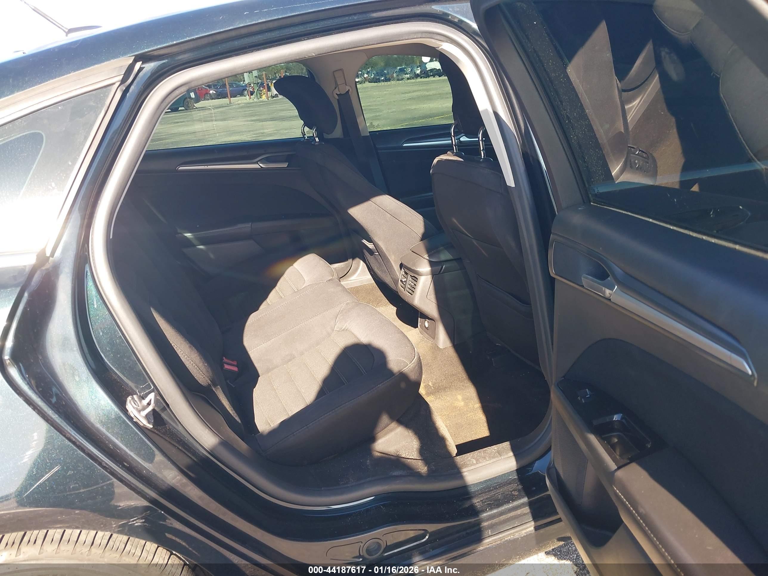 FORD FUSION image 8