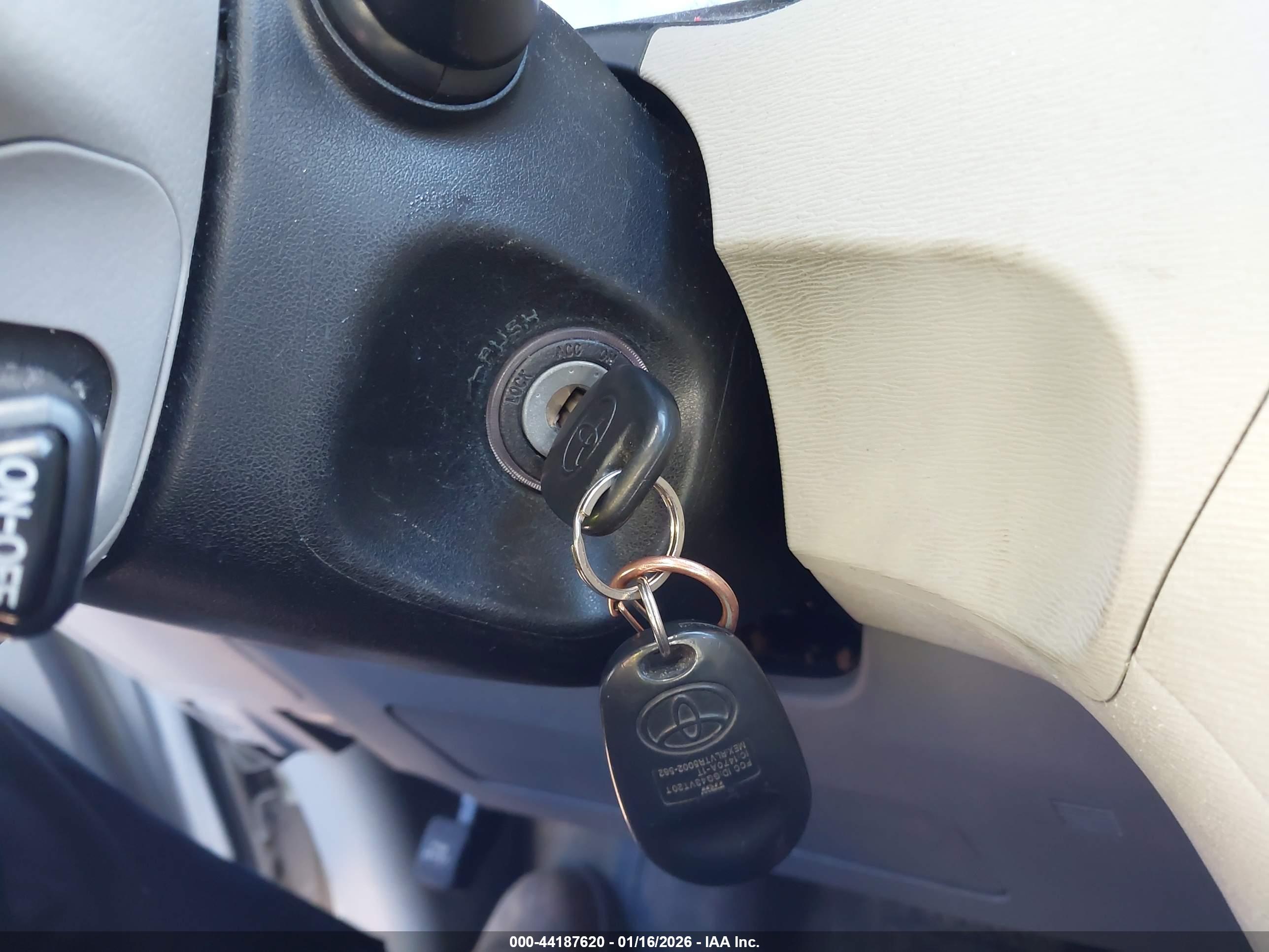 TOYOTA SIENNA image 11