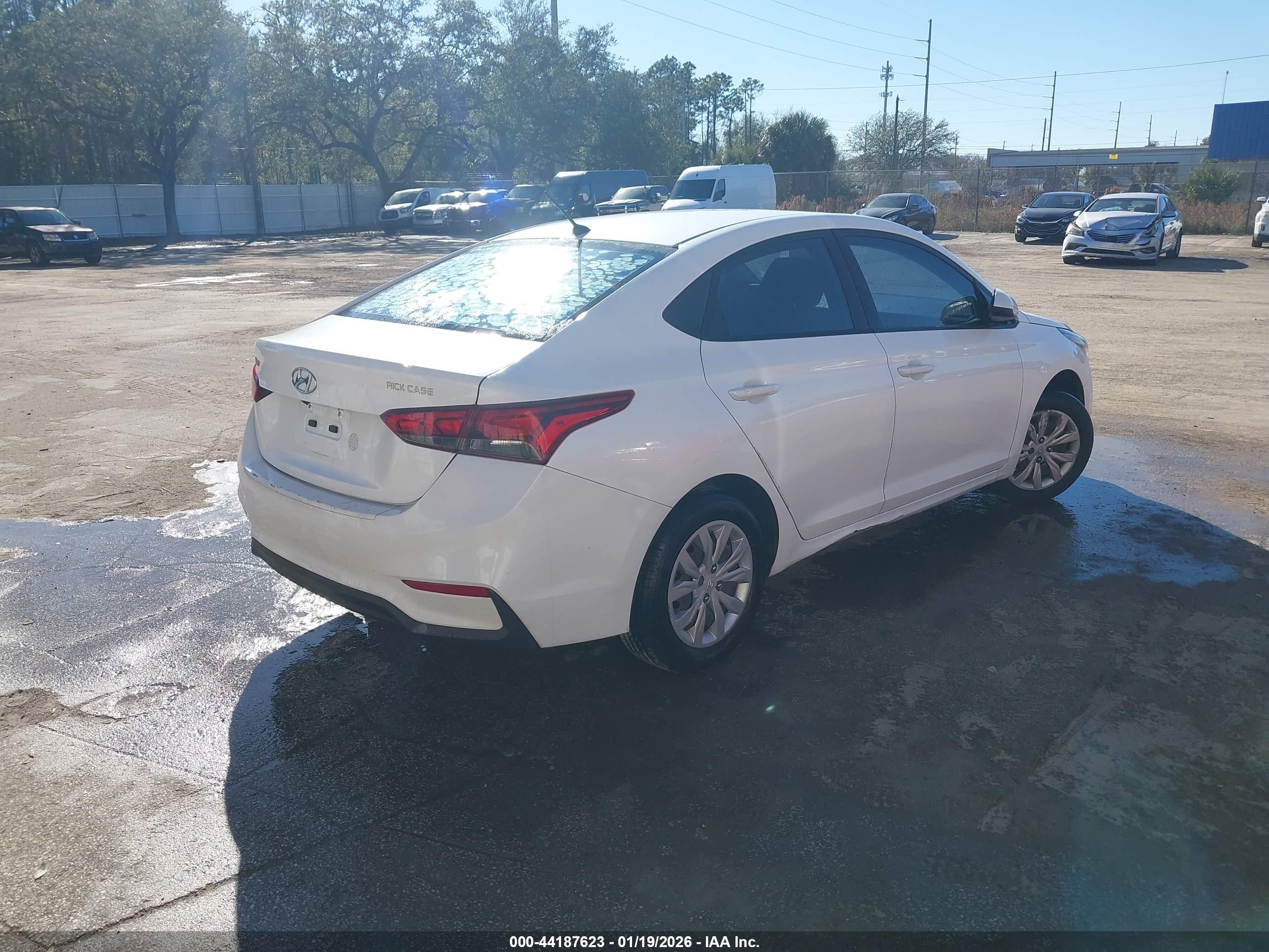 HYUNDAI ACCENT image 4