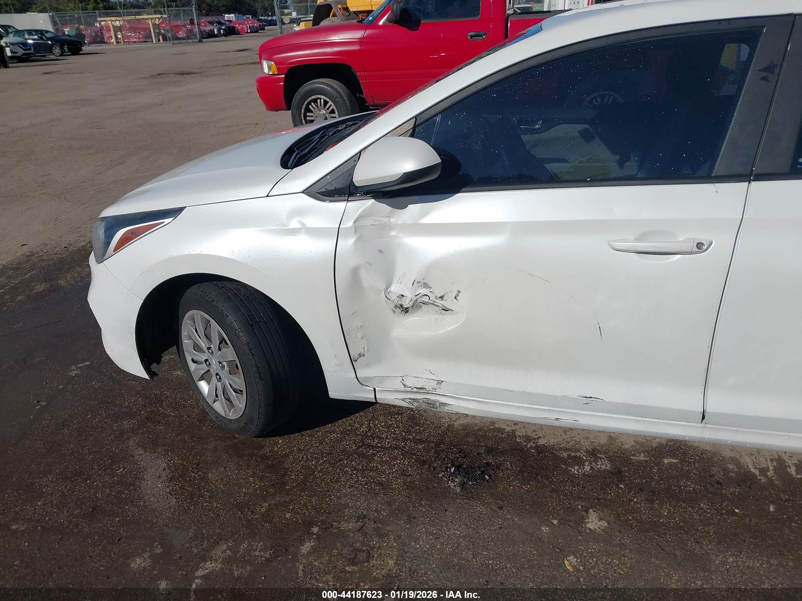 HYUNDAI ACCENT image 6
