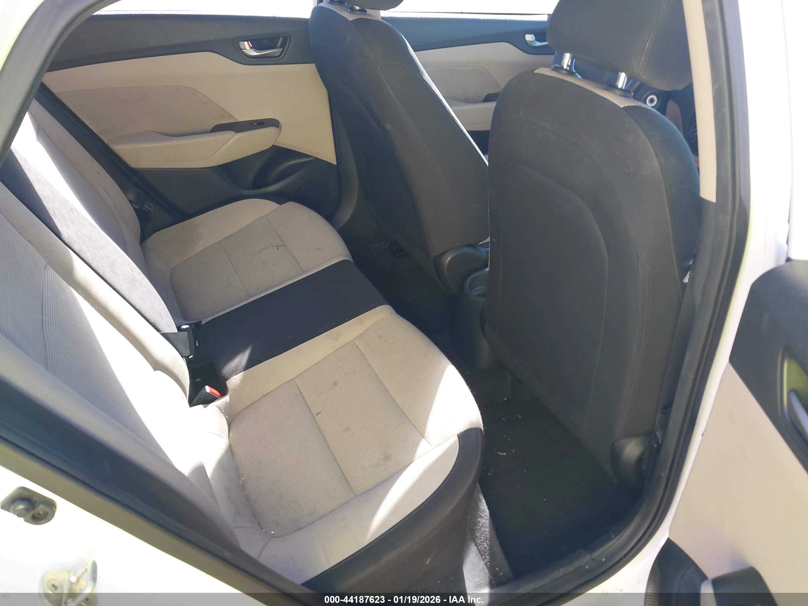 HYUNDAI ACCENT image 8