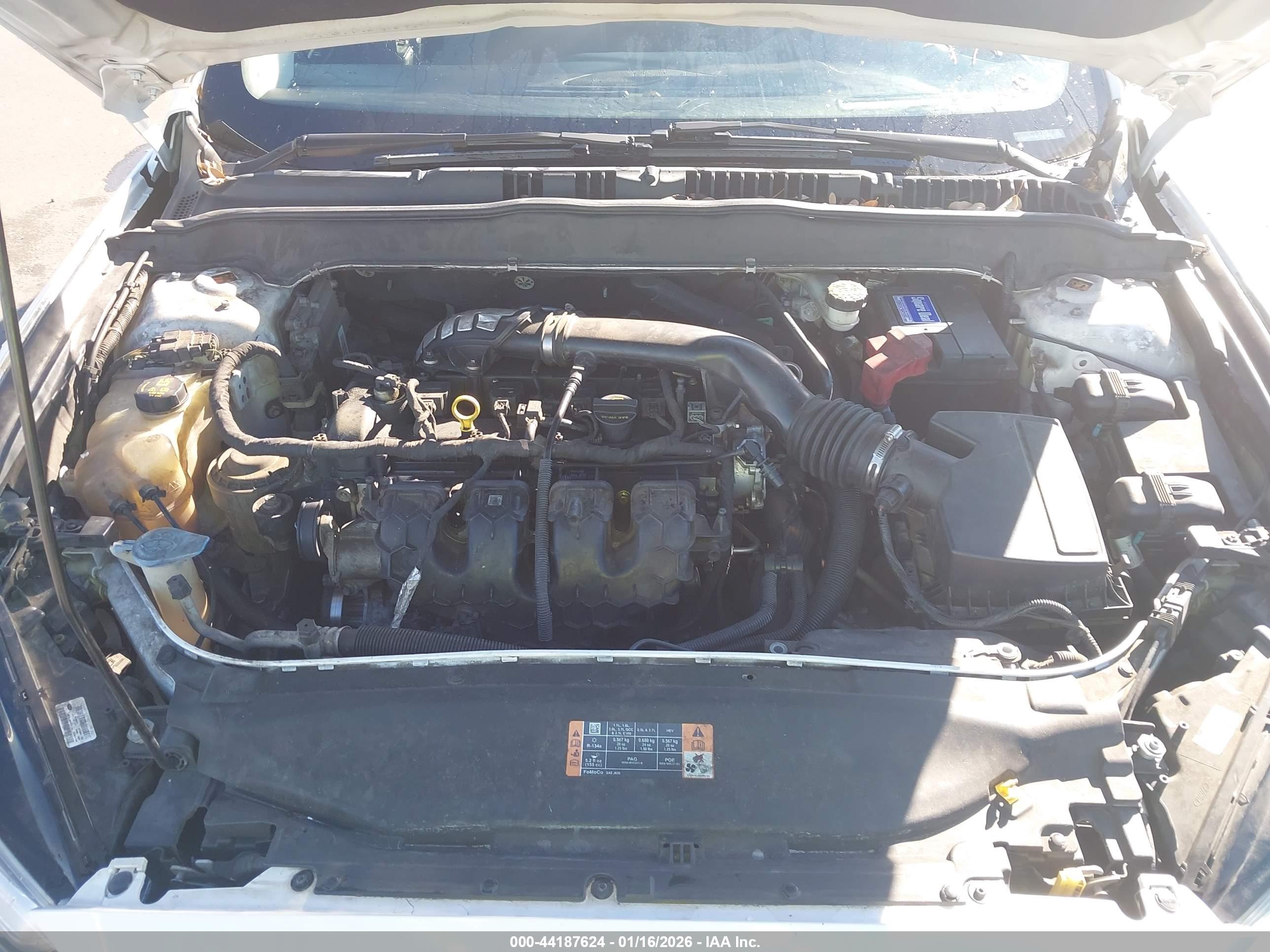FORD FUSION image 10