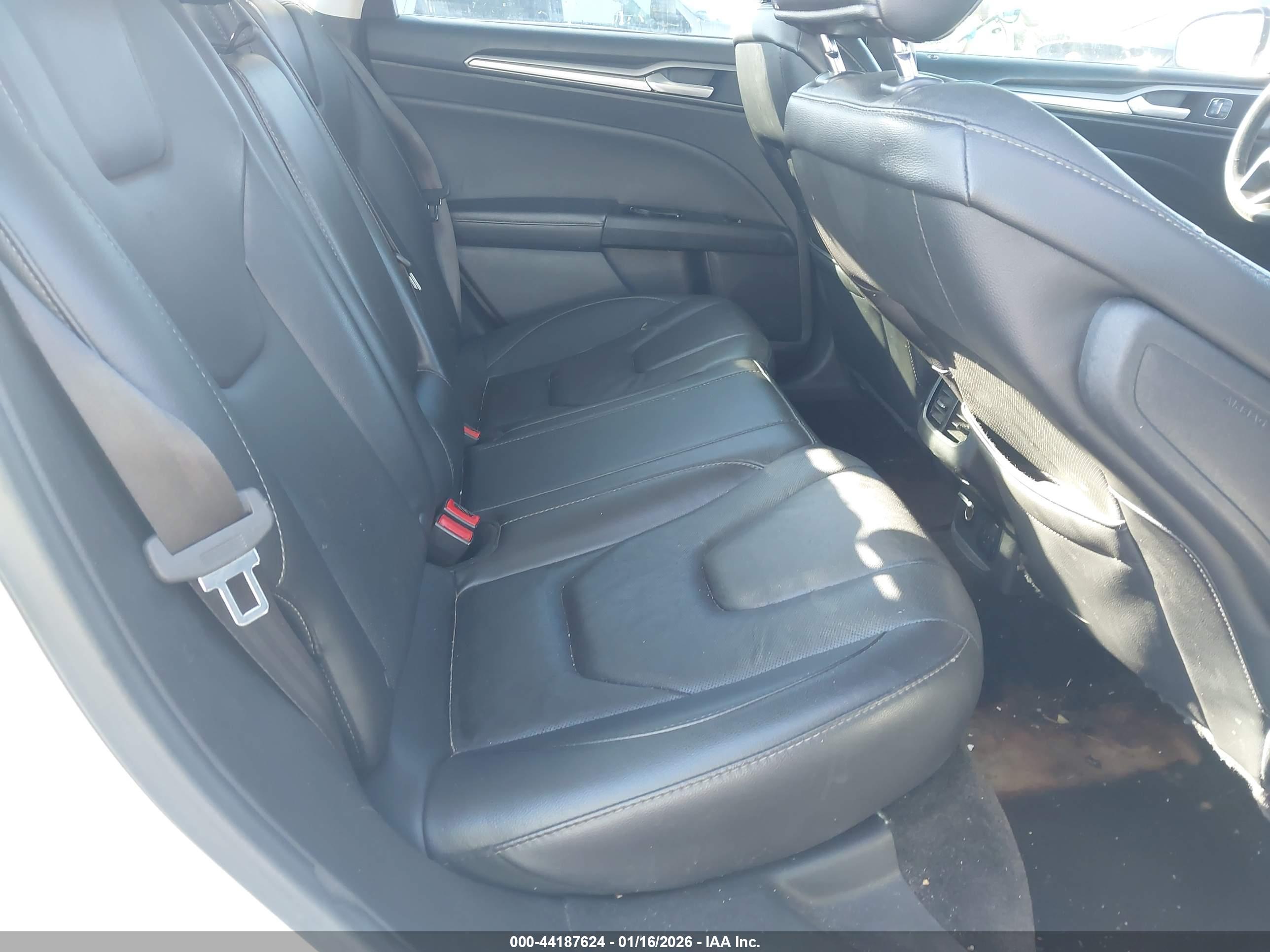 FORD FUSION image 8