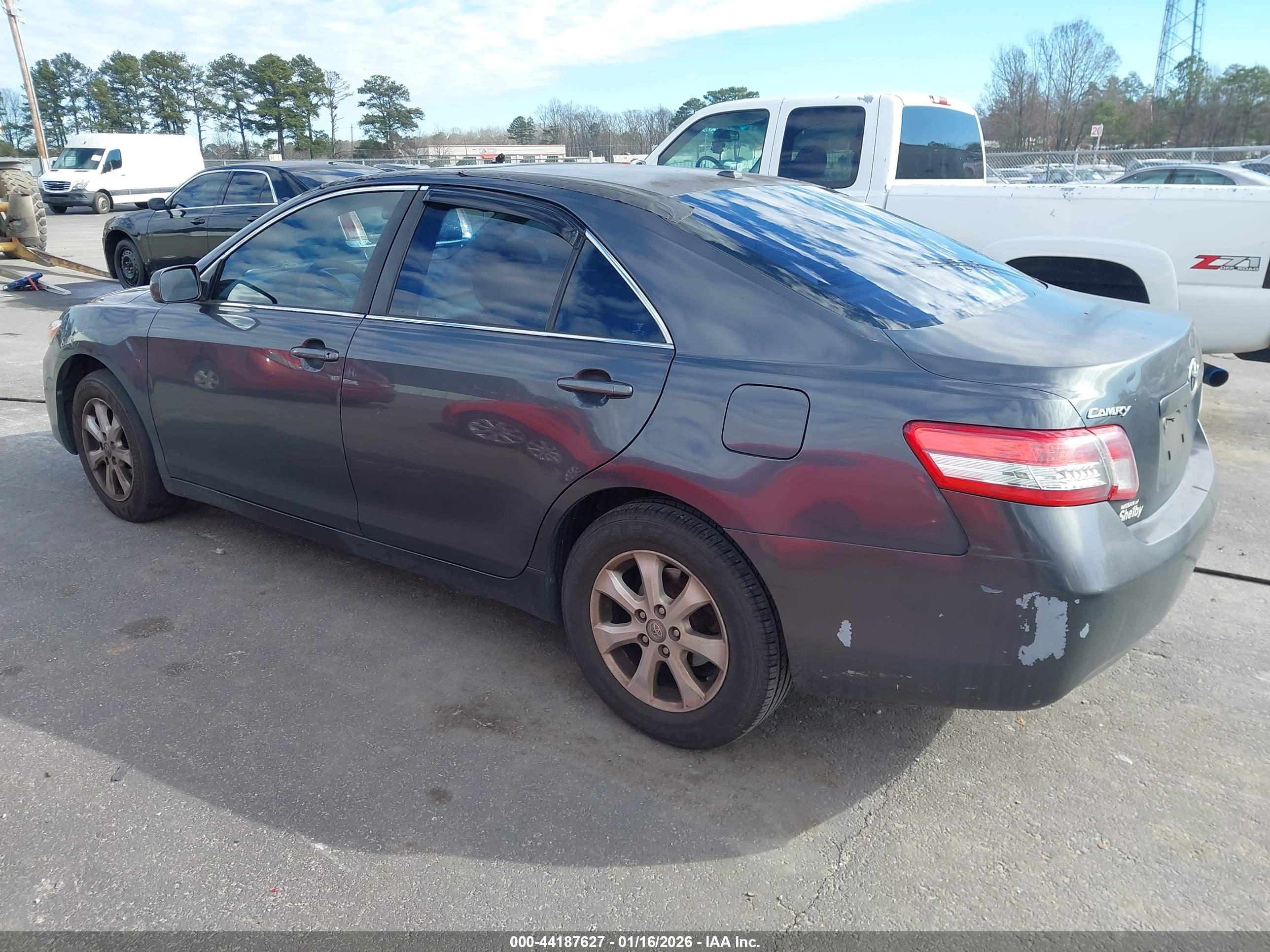 TOYOTA CAMRY image 3