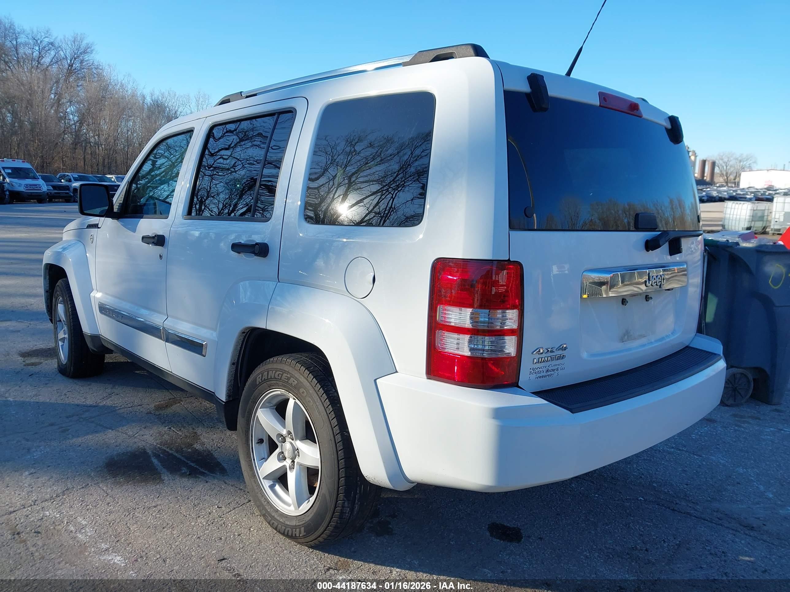 JEEP LIBERTY image 3