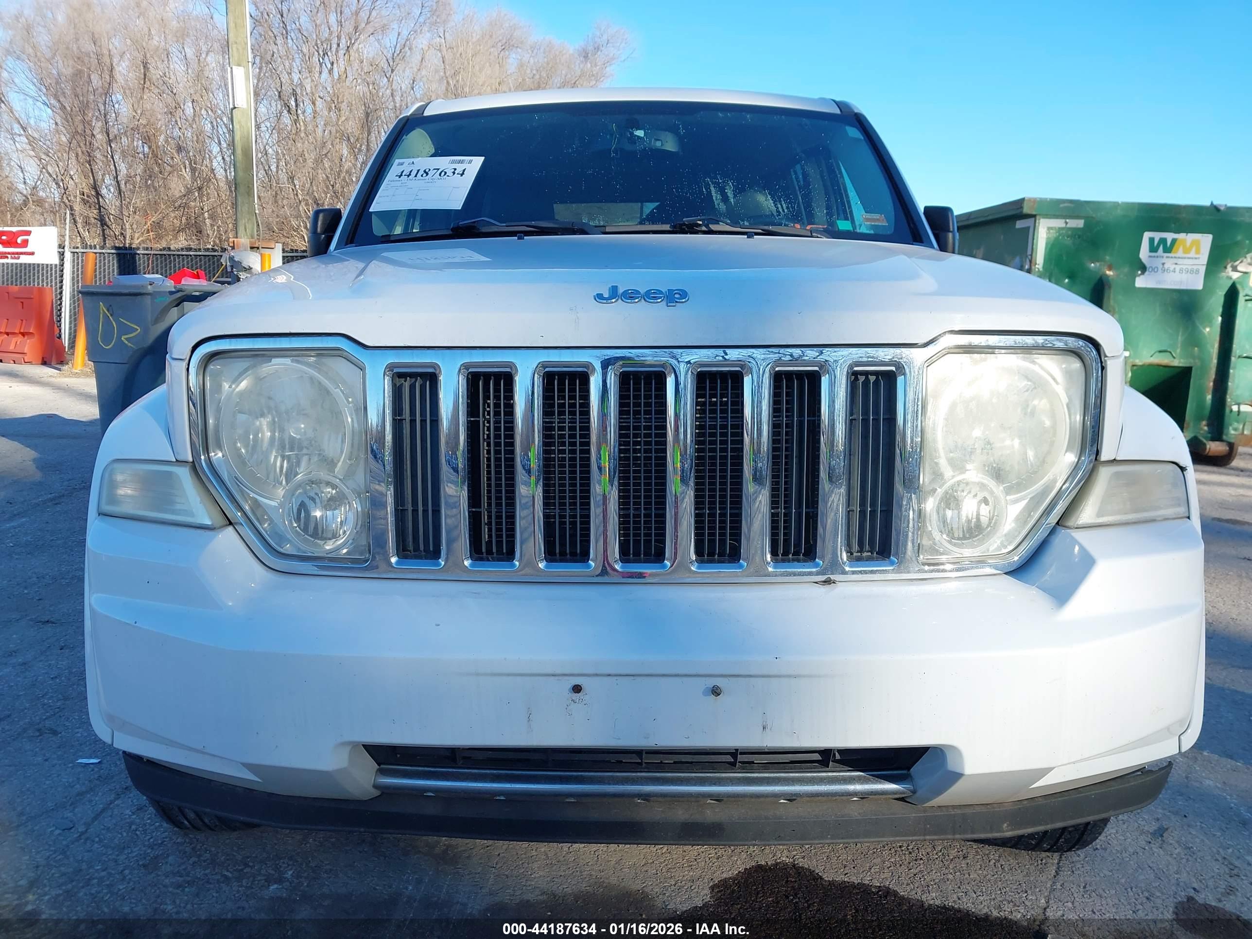 JEEP LIBERTY image 6