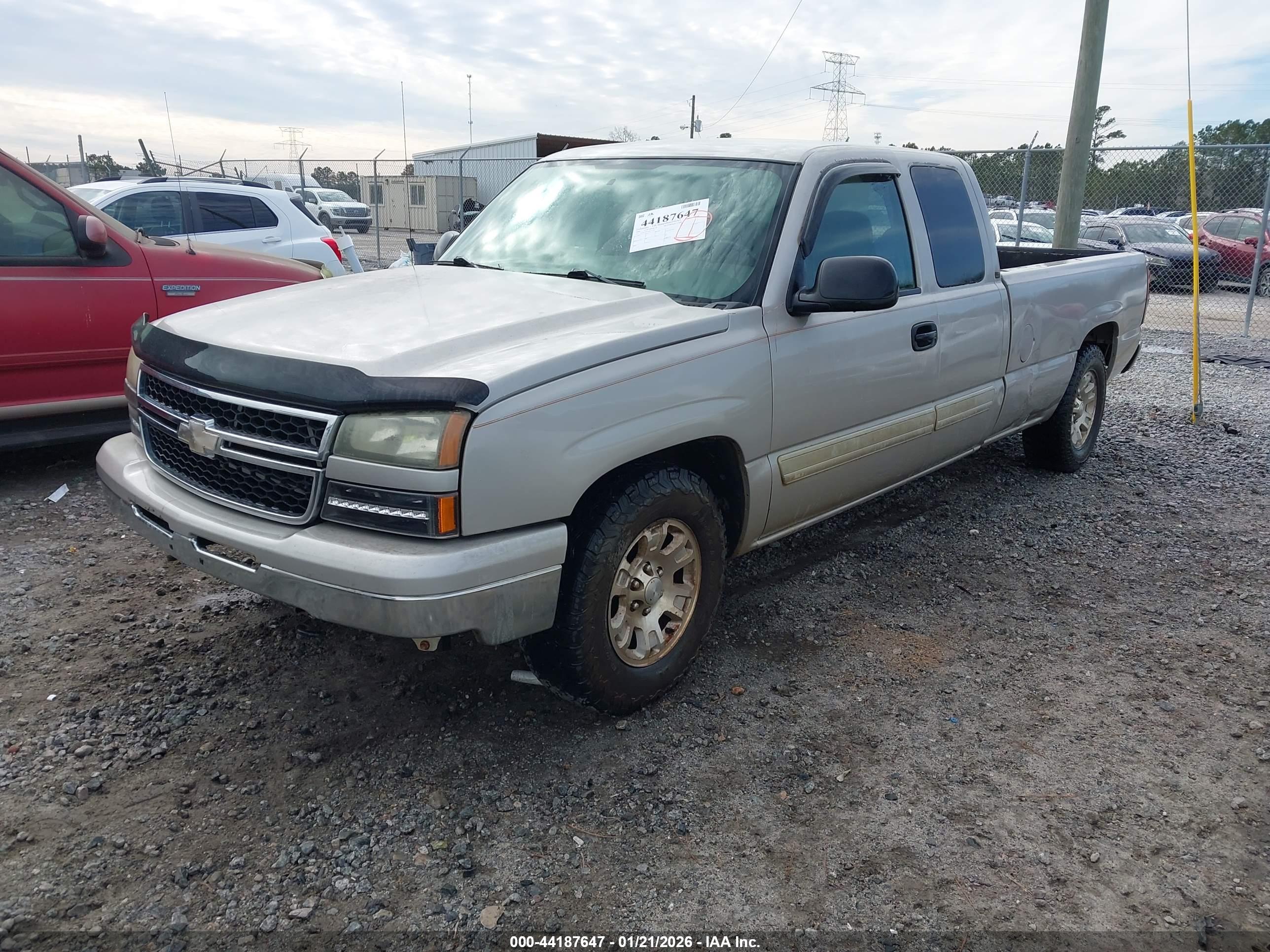 CHEVROLET SILVERADO image 2