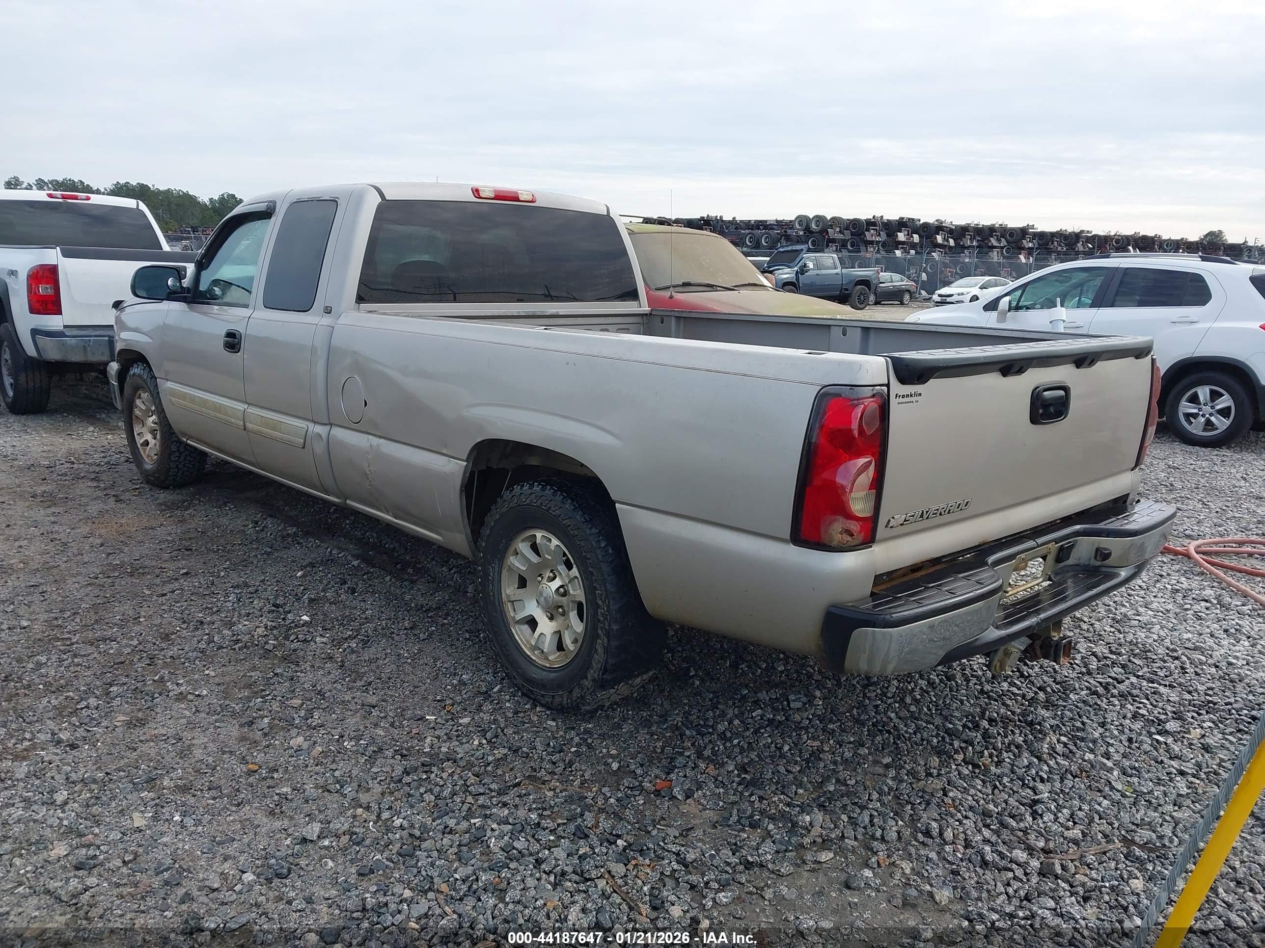 CHEVROLET SILVERADO image 3