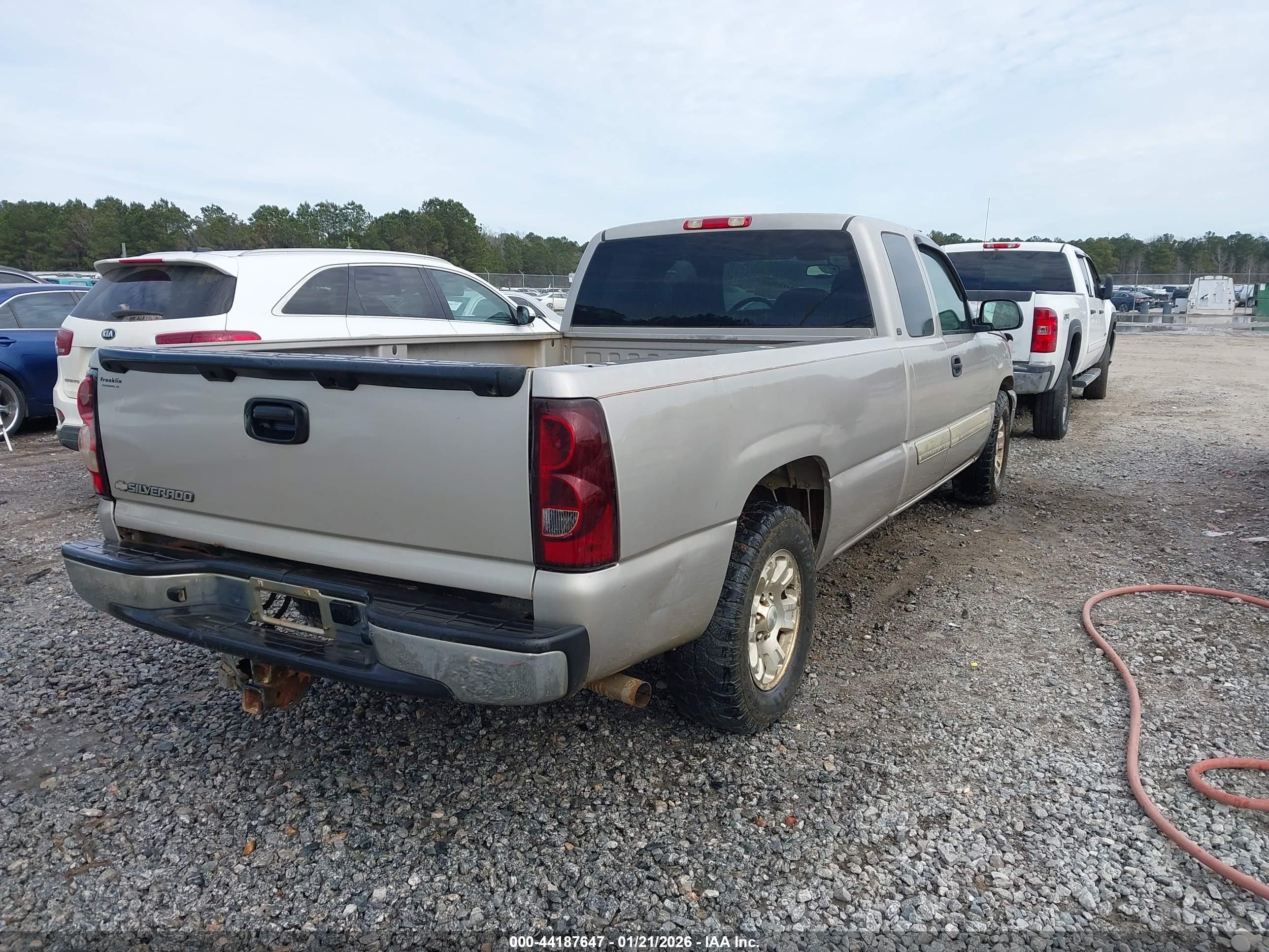CHEVROLET SILVERADO image 4