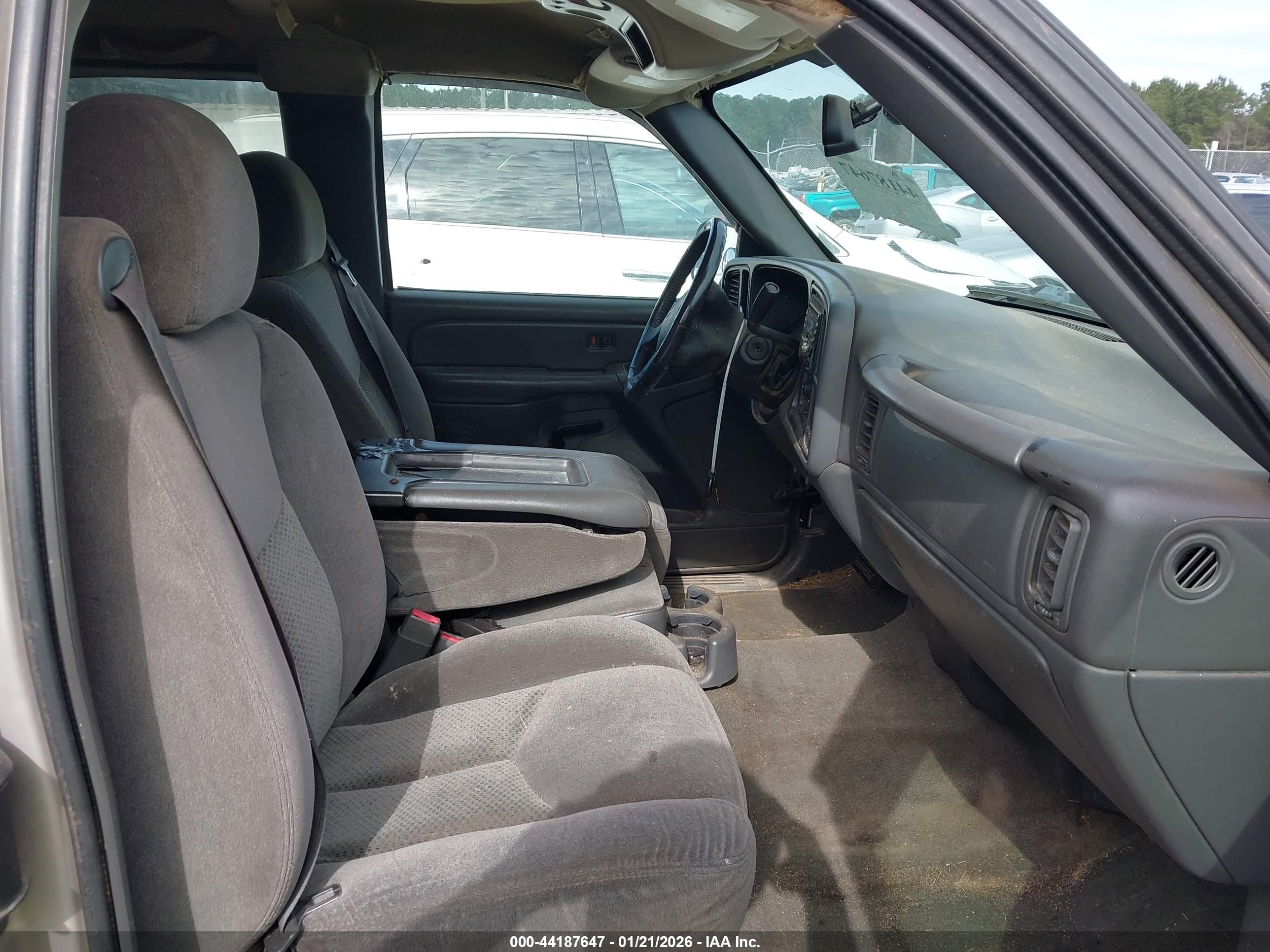 CHEVROLET SILVERADO image 5
