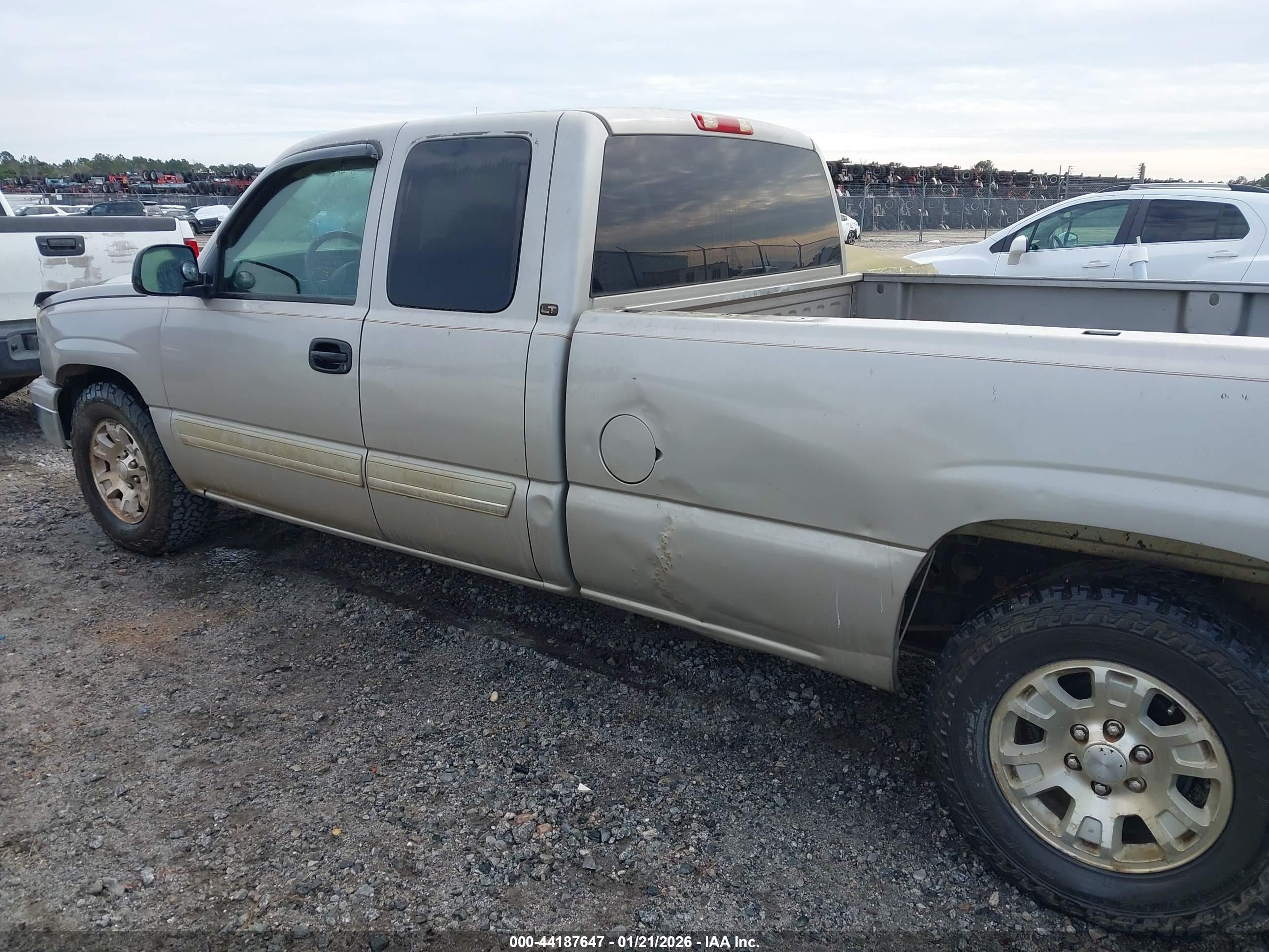 CHEVROLET SILVERADO image 6