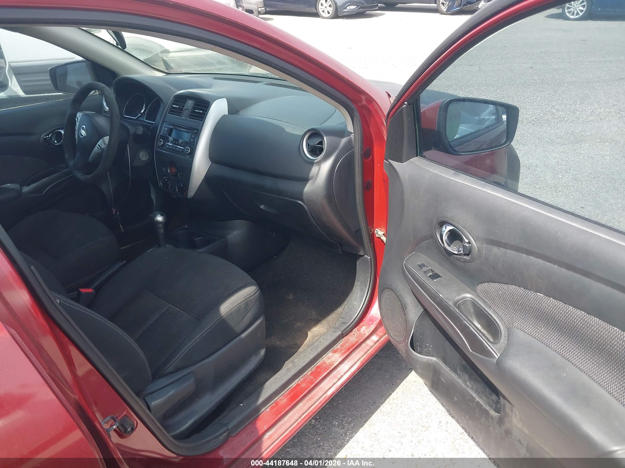 NISSAN VERSA image 5