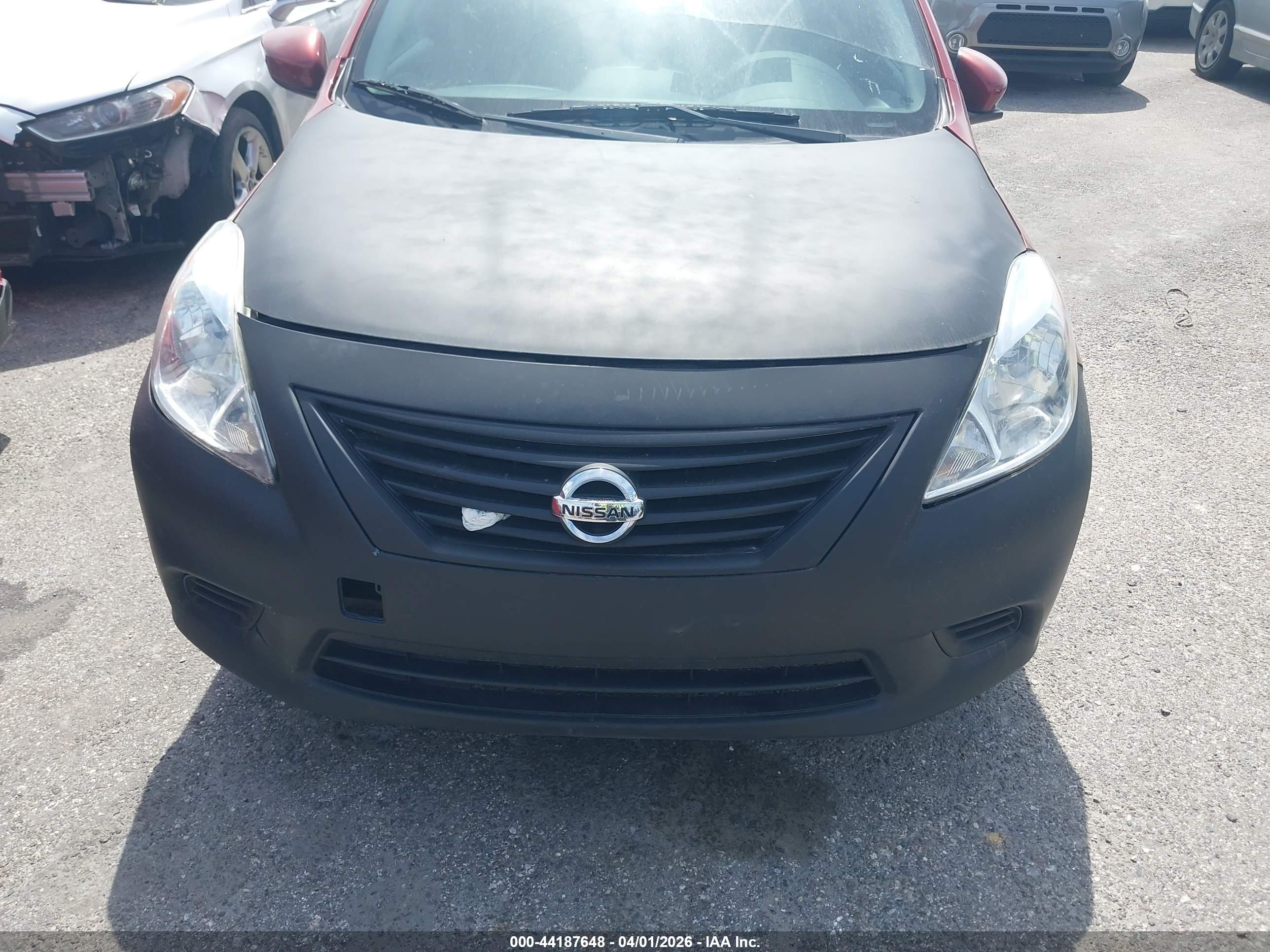 NISSAN VERSA image 6