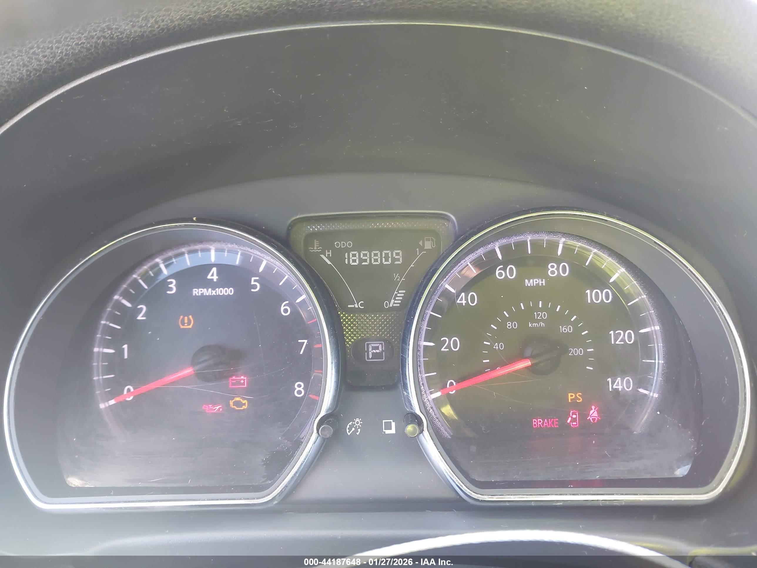 NISSAN VERSA image 7